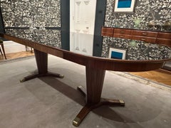 Ein großer Esstisch von Melchiore Bega