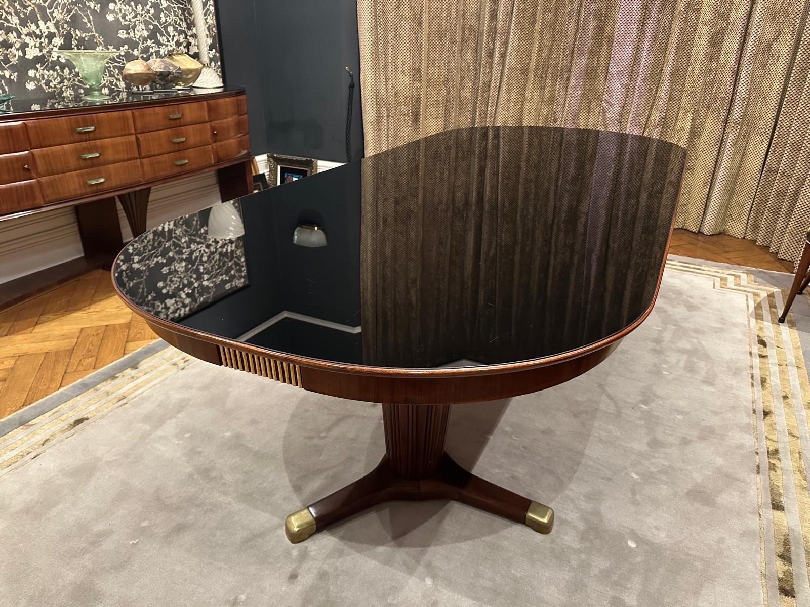 Milieu du XXe siècle Une grande table à manger de Melchiore Bega en vente