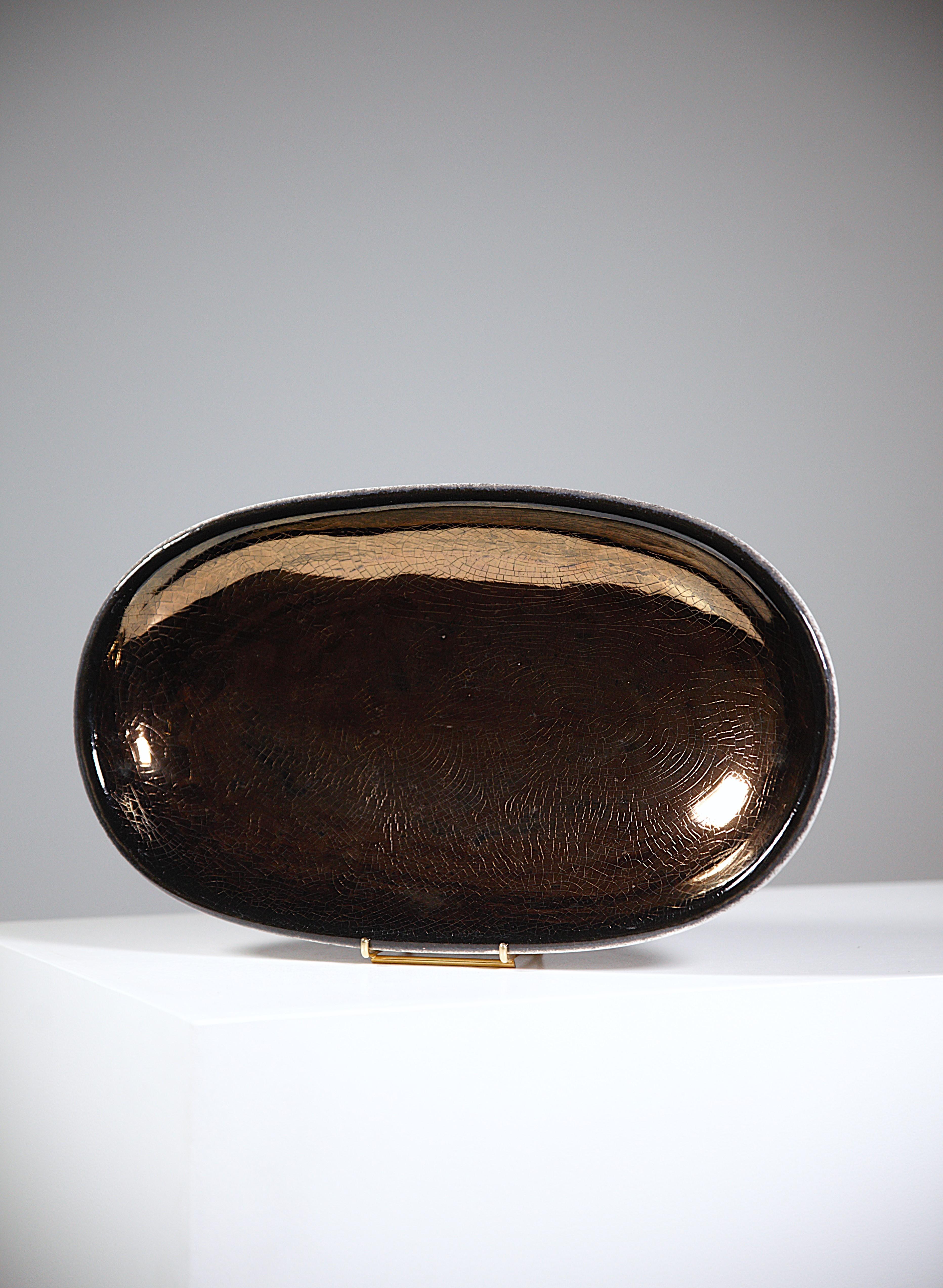 An Important Bowl by Denise Gatard France 1960's

Denise was the sister of Georges Jouve.

Gold cracked ceramic effect. the colour changes depending on viewing position...Magic effect !!!

Hard to see but signed 