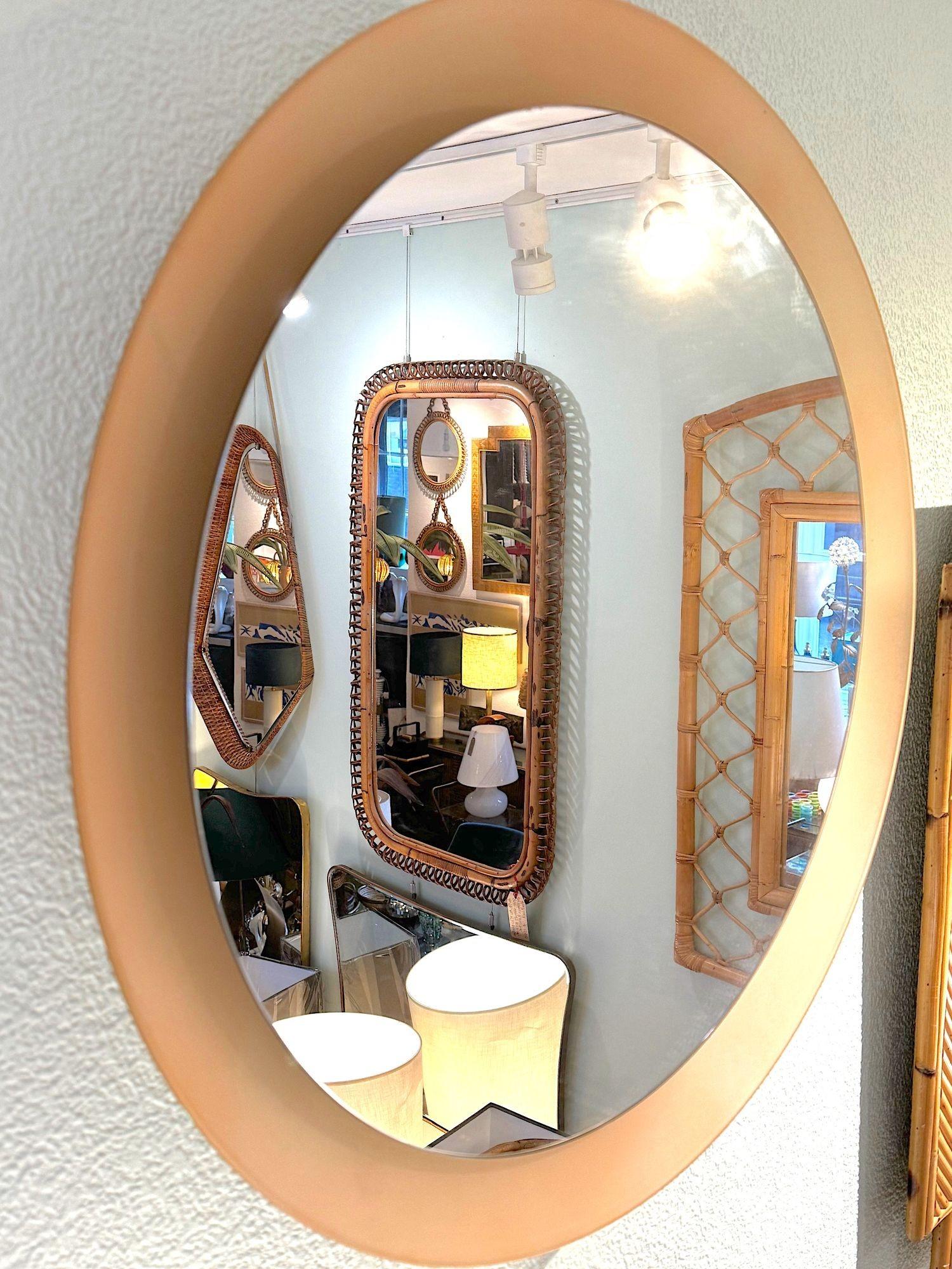 A large dusty pink concave framed circular mirror in the Style of Max Ingrand For Sale 5