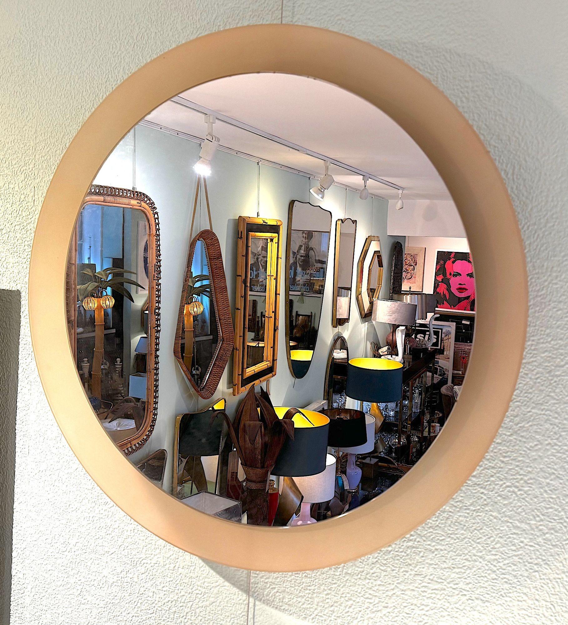 A large dusty pink concave framed circular mirror in the Style of Max Ingrand For Sale 7
