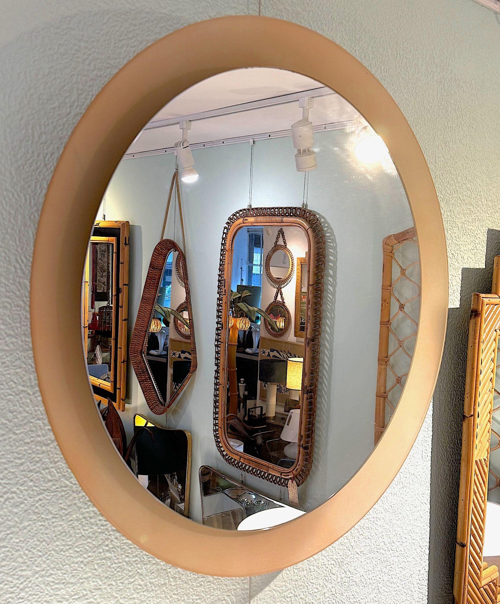 A large dusty pink concave framed circular mirror in the Style of Max Ingrand For Sale 3