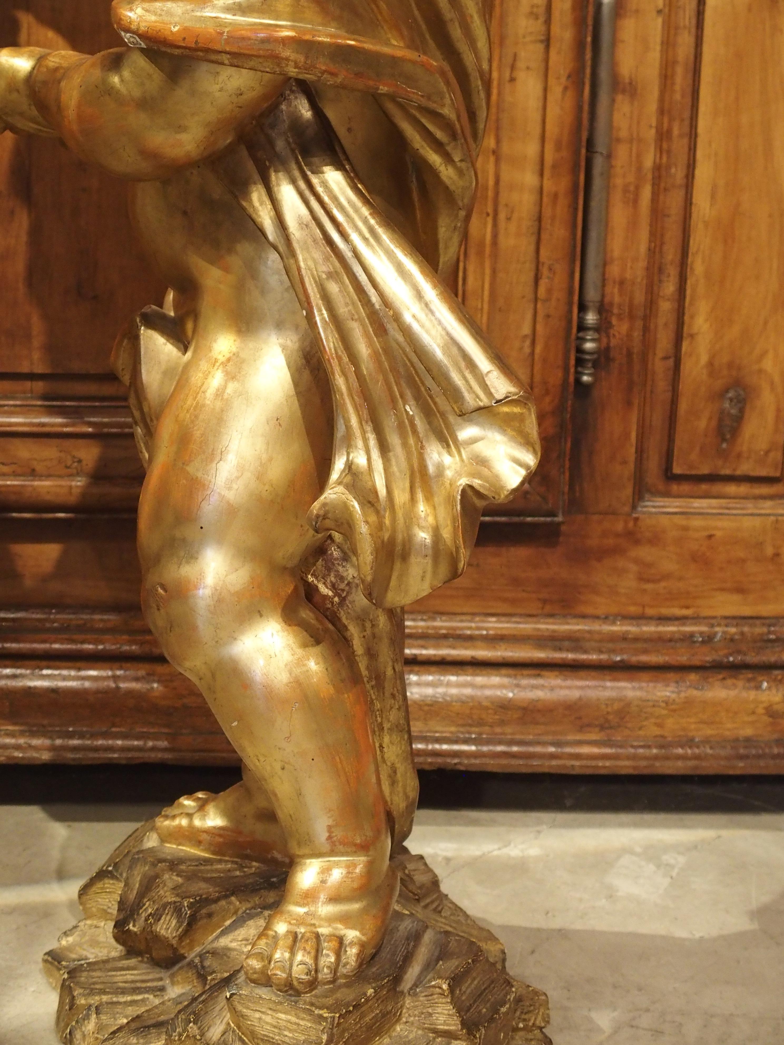 Large Early 18th Century Carved Giltwood Cherub Statue from Italy For Sale 11