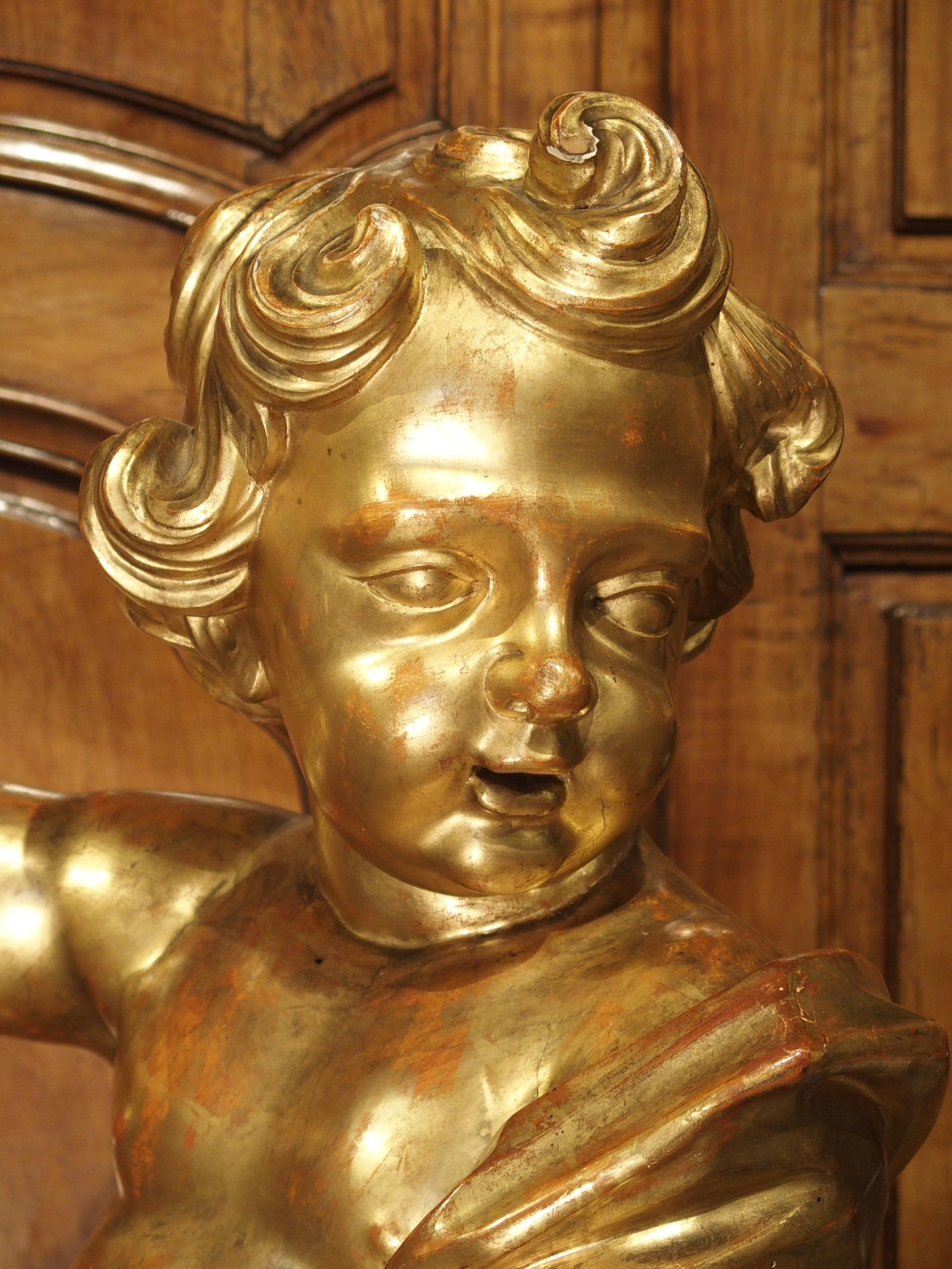 Large Early 18th Century Carved Giltwood Cherub Statue from Italy For Sale 12