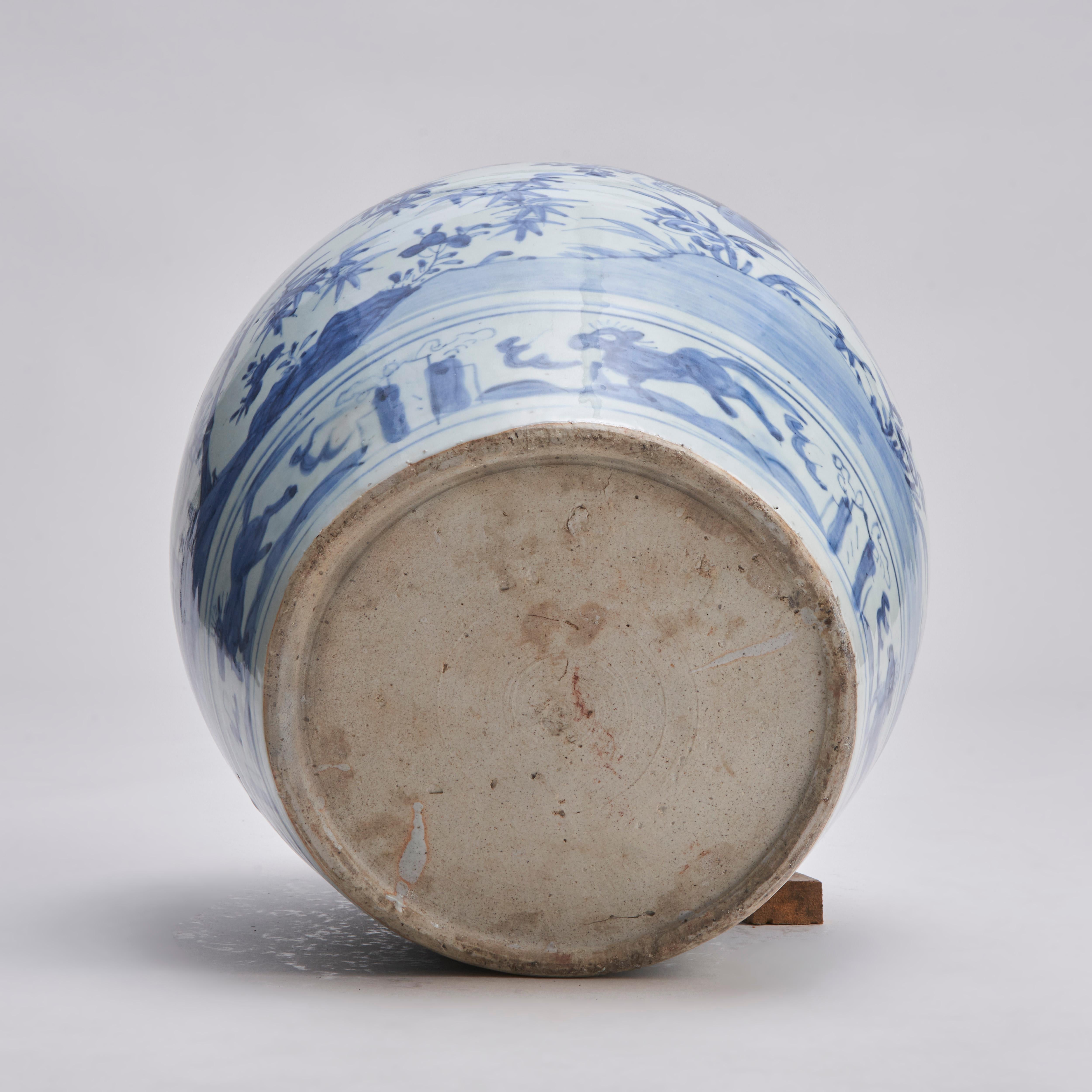 A large, early 19th Century Chinese blue and white covered porcelain jar For Sale 7