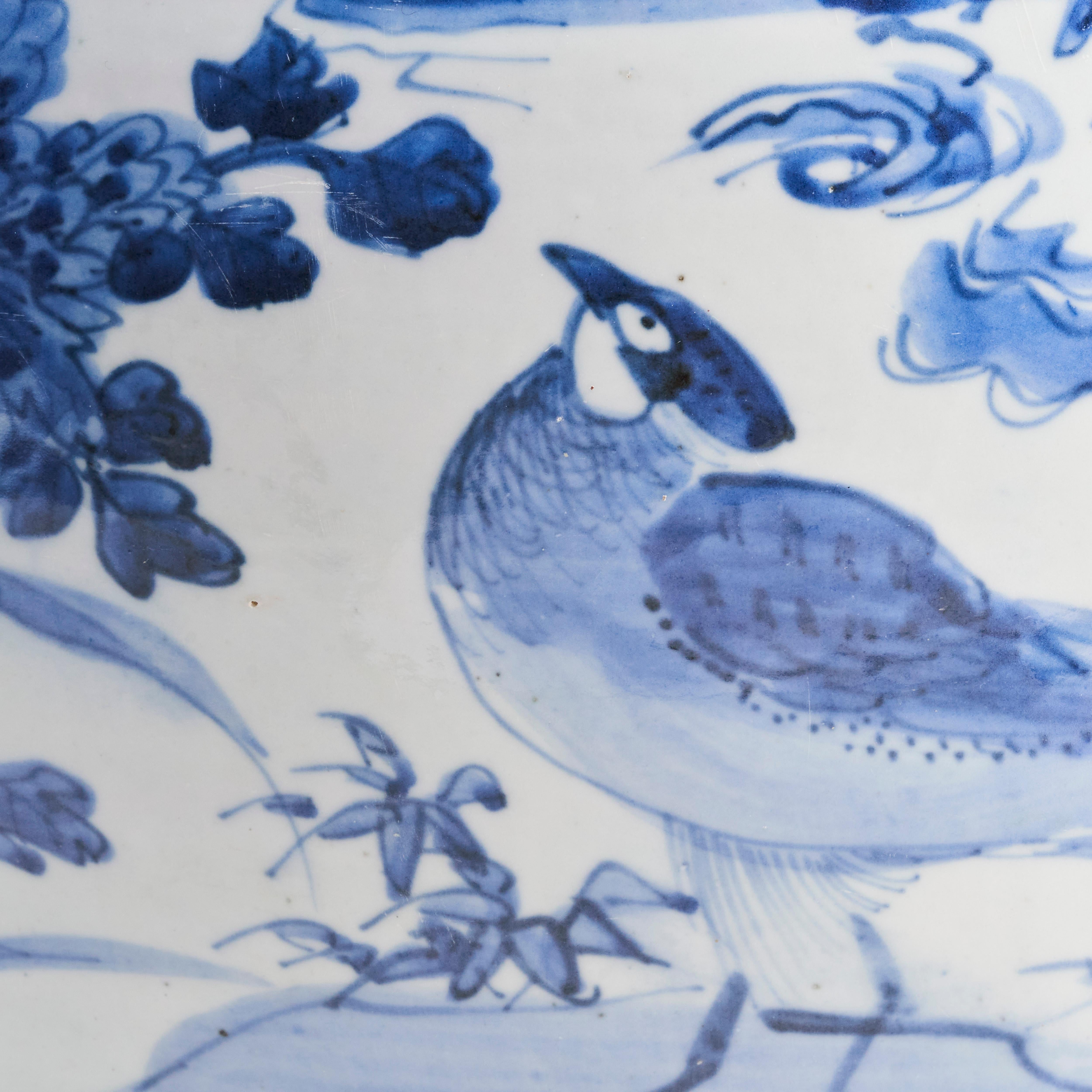 Porcelaine Grande jarre chinoise en porcelaine couverte bleu et blanc du début du 19e siècle en vente