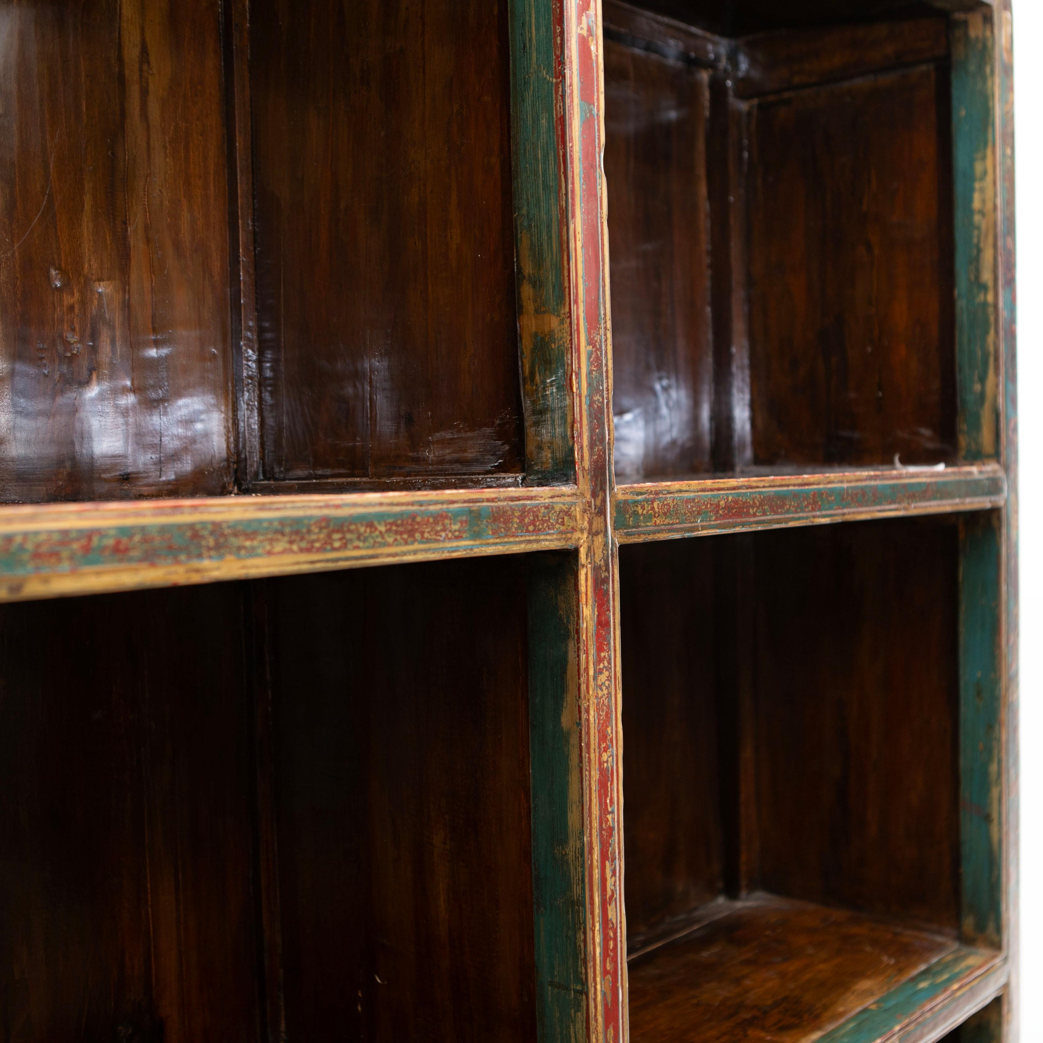 A large early 20th-century  Lacquered Elm Wood Bookcase  In Good Condition For Sale In Kastrup, DK