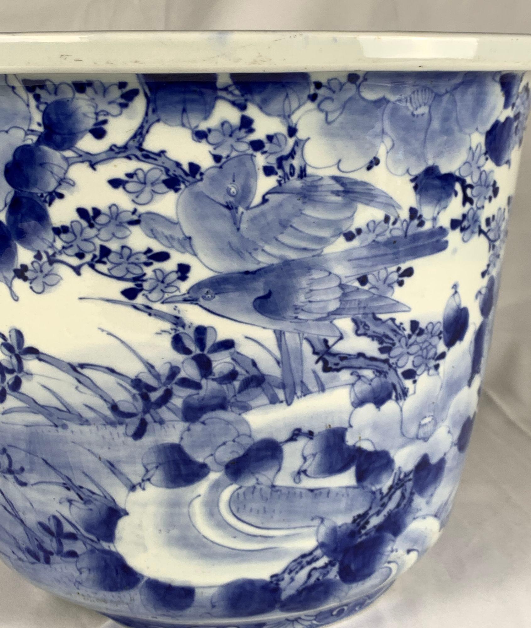 A Large Early 20th Century Japanese Porcelain Jardiniere For Sale 4
