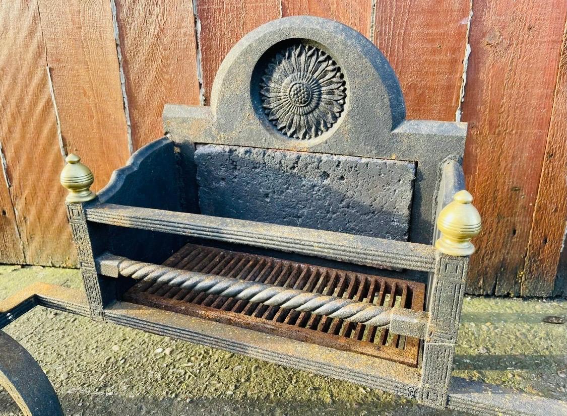 Gran cesta escocesa antigua Arts & Crafts para rejilla de chimenea Escocés en venta