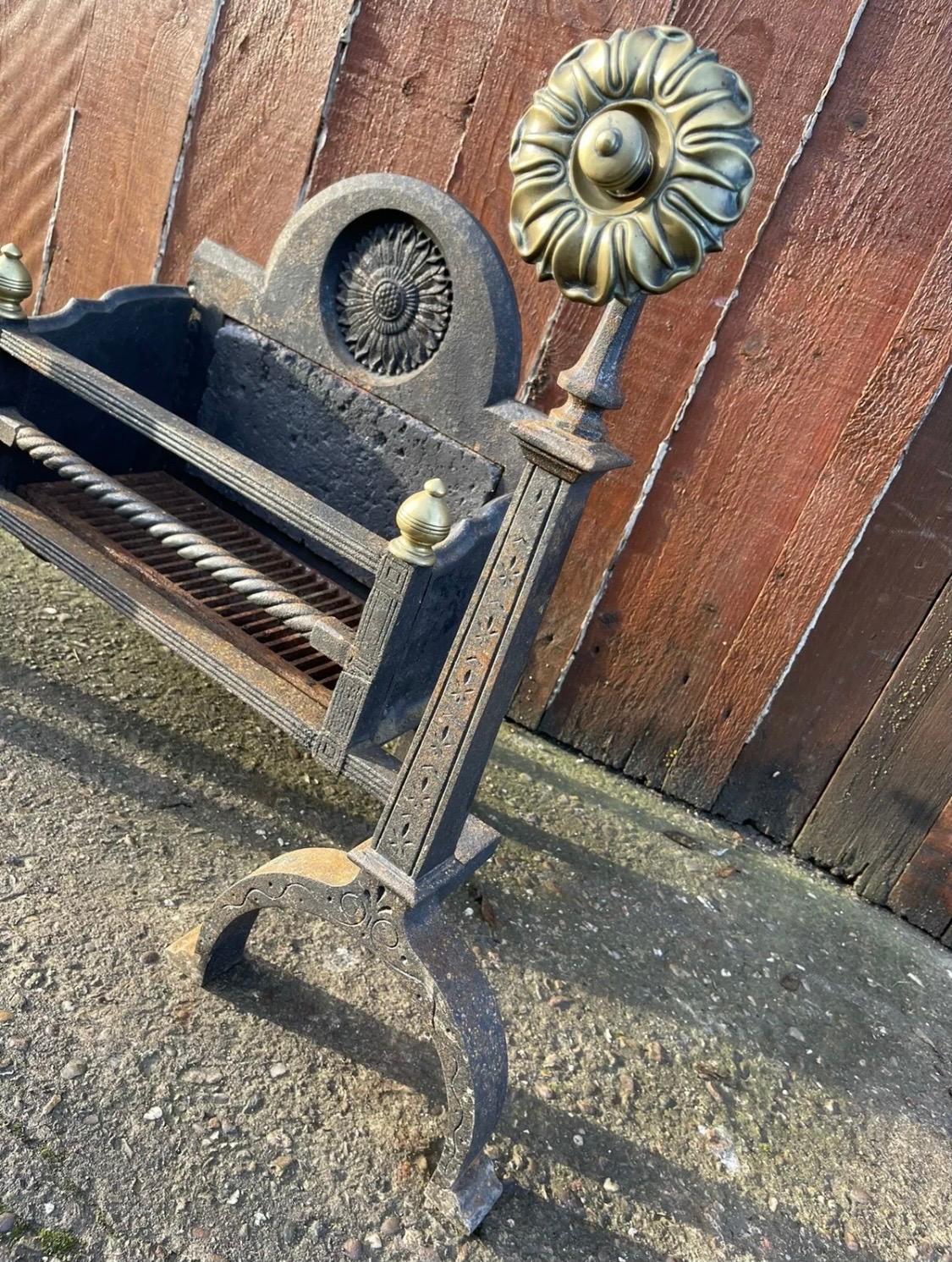 Gran cesta escocesa antigua Arts & Crafts para rejilla de chimenea Vaciado en venta