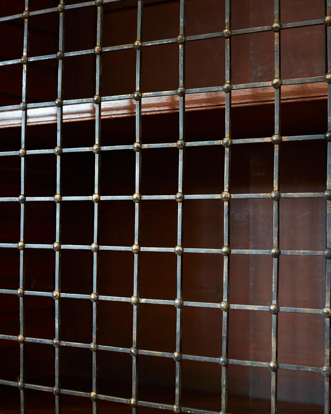 A Large Early Nineteenth Century Mahogany Architectural Bookcase In Good Condition In London, GB