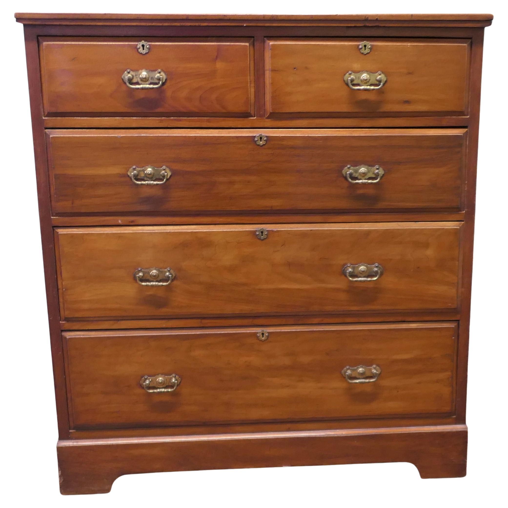 Grande commode en noyer de l'époque édouardienne en vente