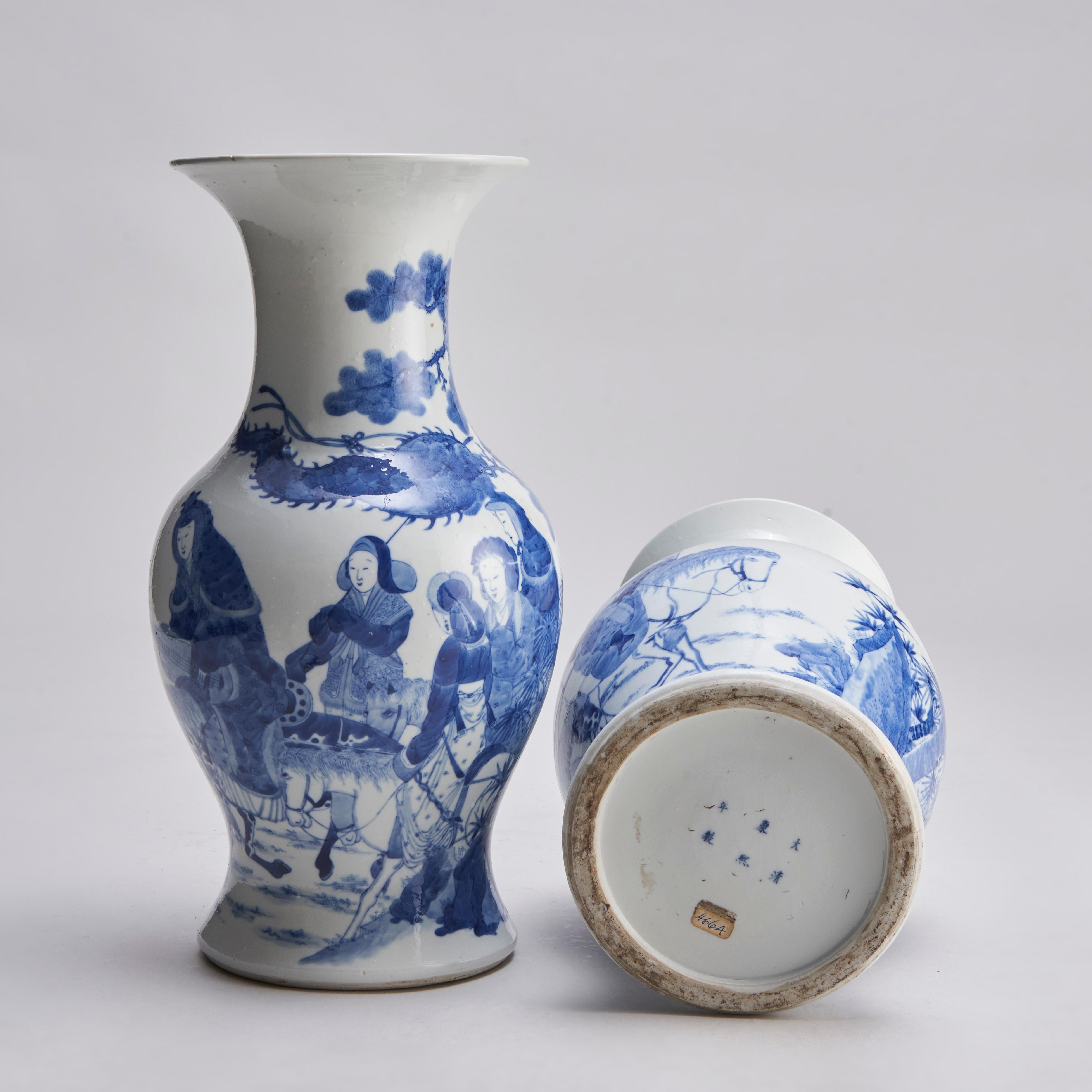 A large, elegant pair of Chinese Blue and White vases For Sale 7