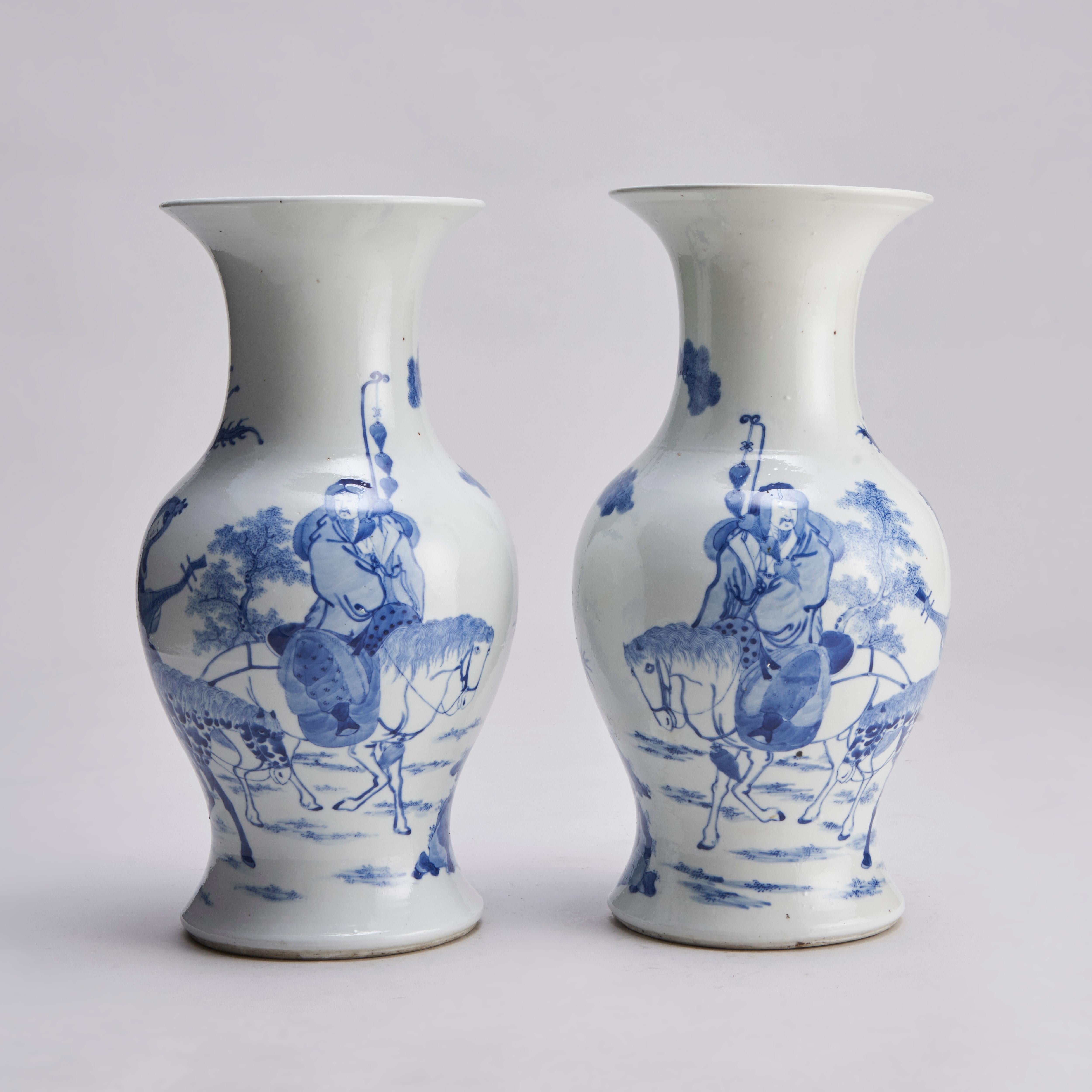 19th Century A large, elegant pair of Chinese Blue and White vases For Sale