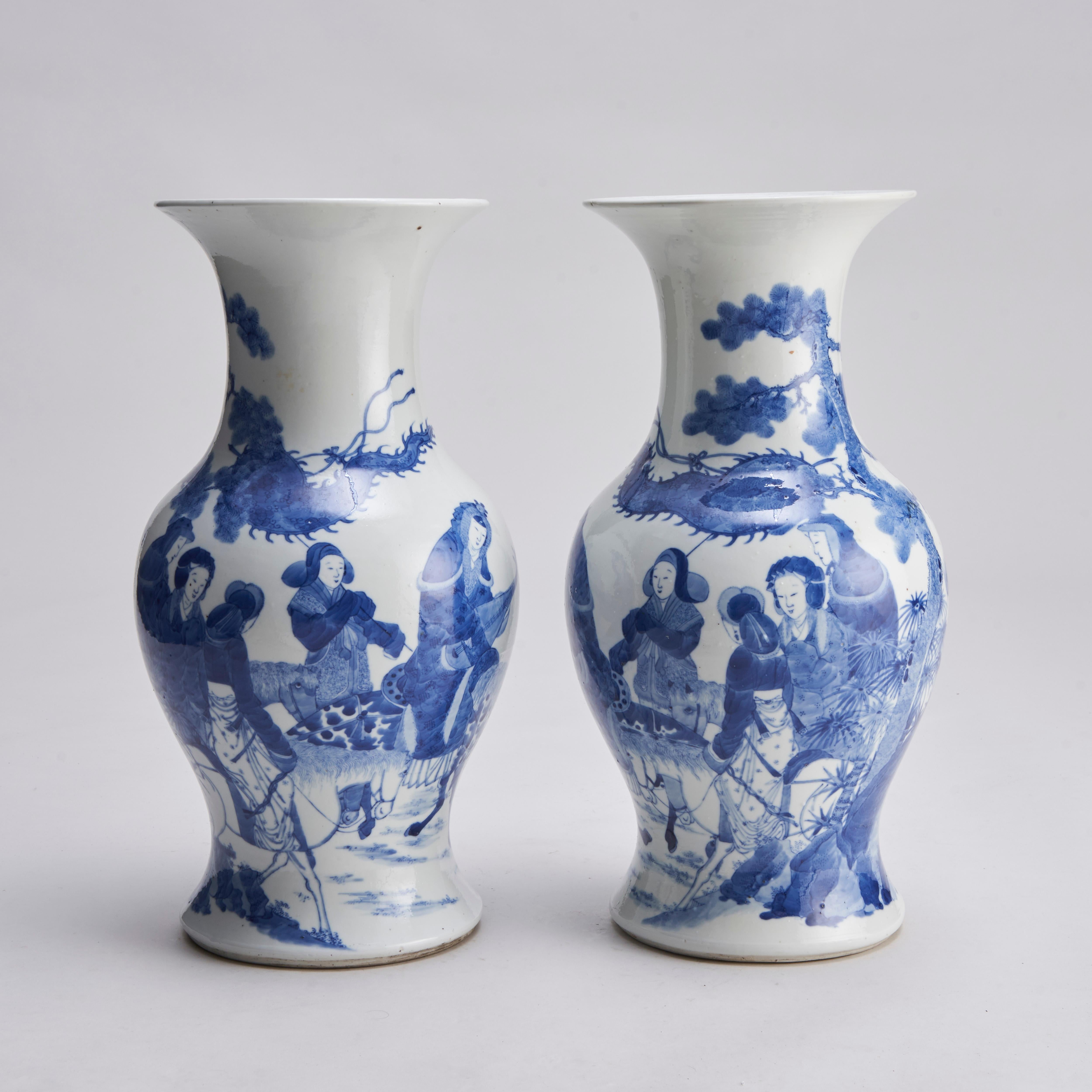 Porcelain A large, elegant pair of Chinese Blue and White vases For Sale