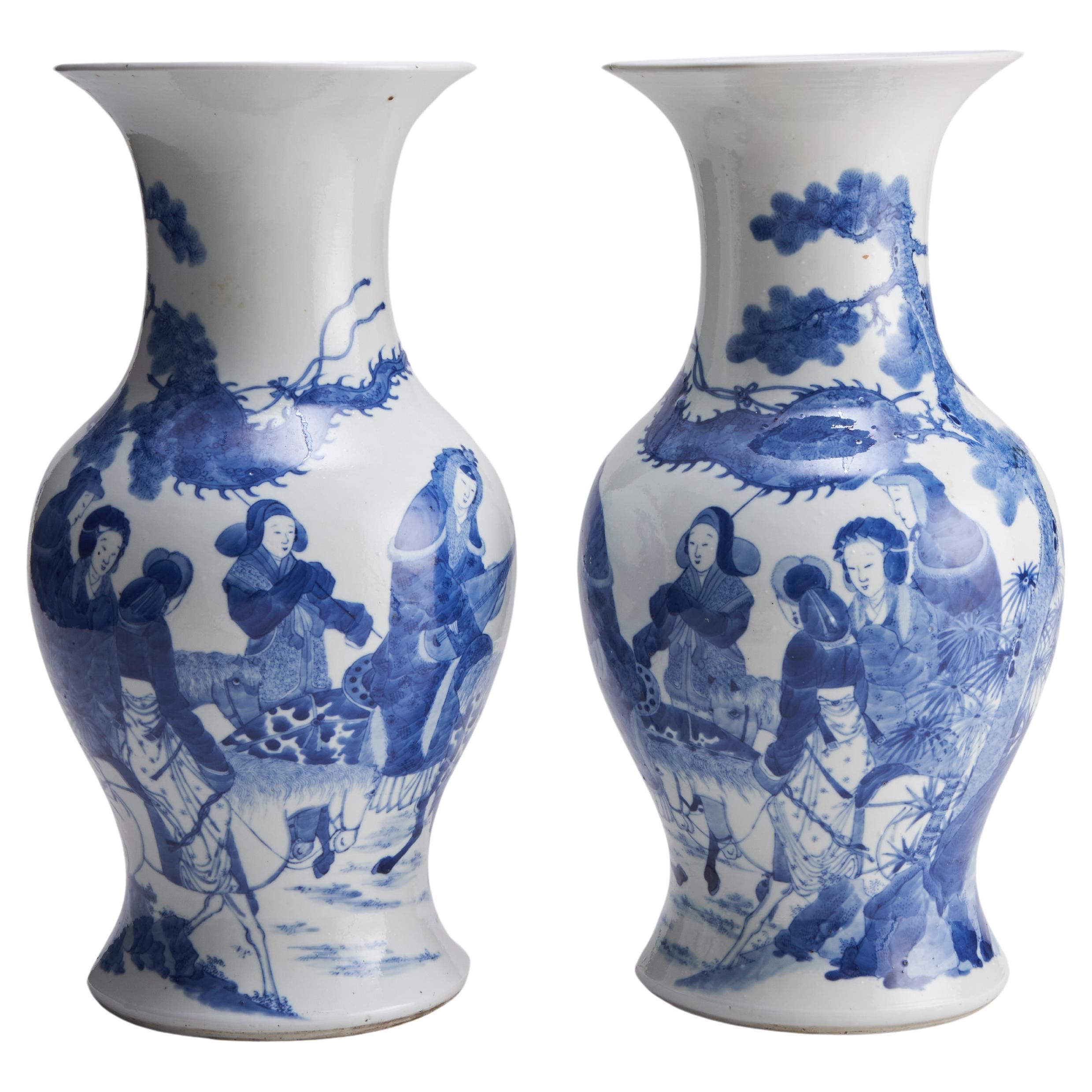 A large, elegant pair of Chinese Blue and White vases For Sale