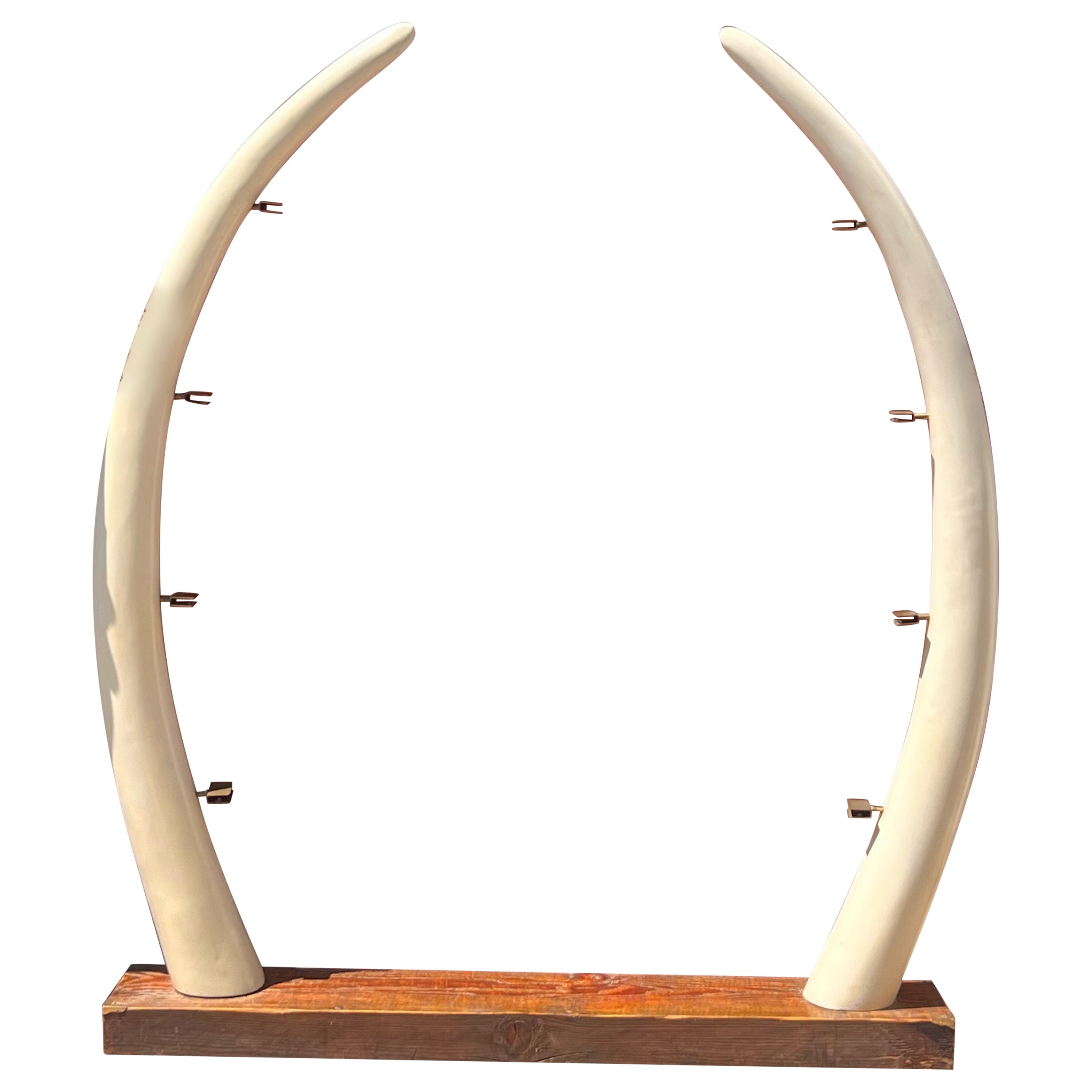 A large “éléphant tusk” étagère, circa 1960