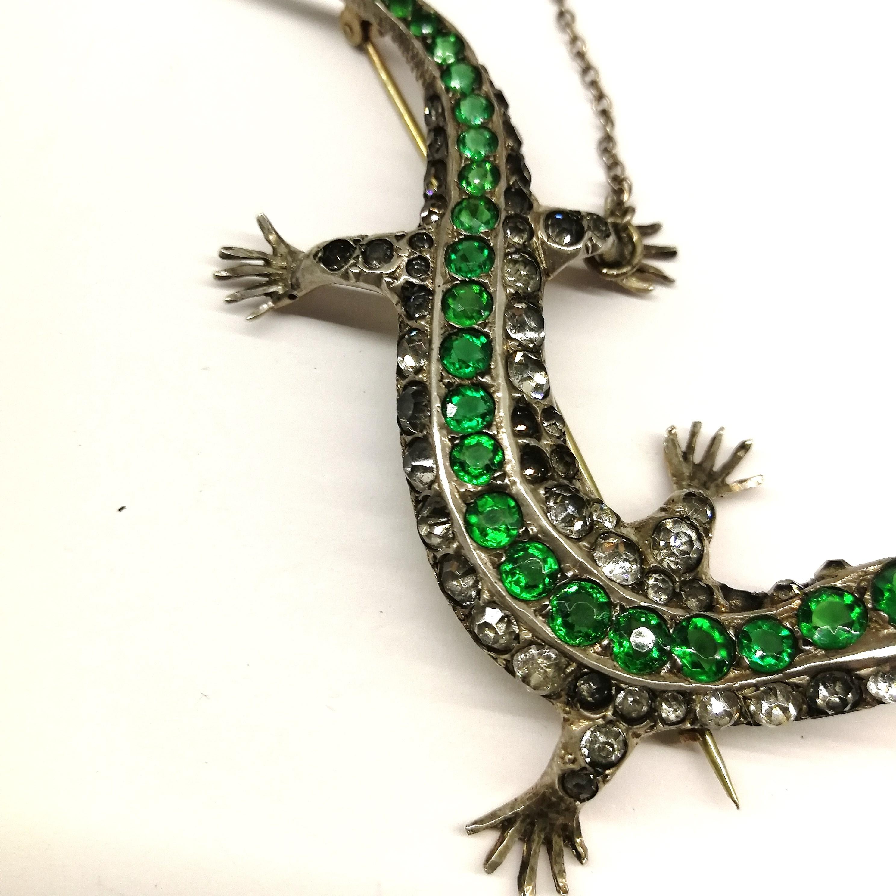 A large emerald and clear paste 'lizard' brooch, c 1900. For Sale 3