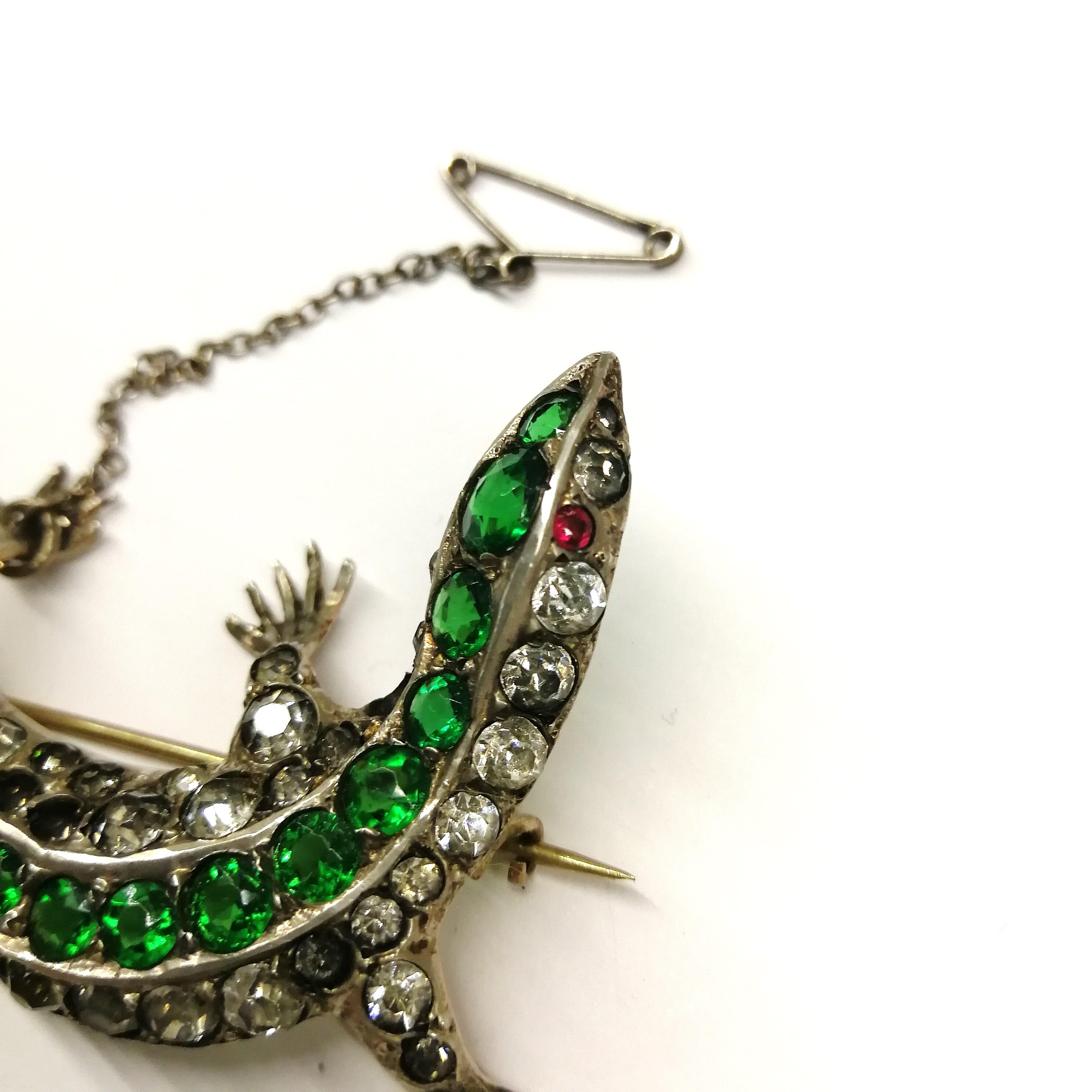 A large emerald and clear paste 'lizard' brooch, c 1900. For Sale 4