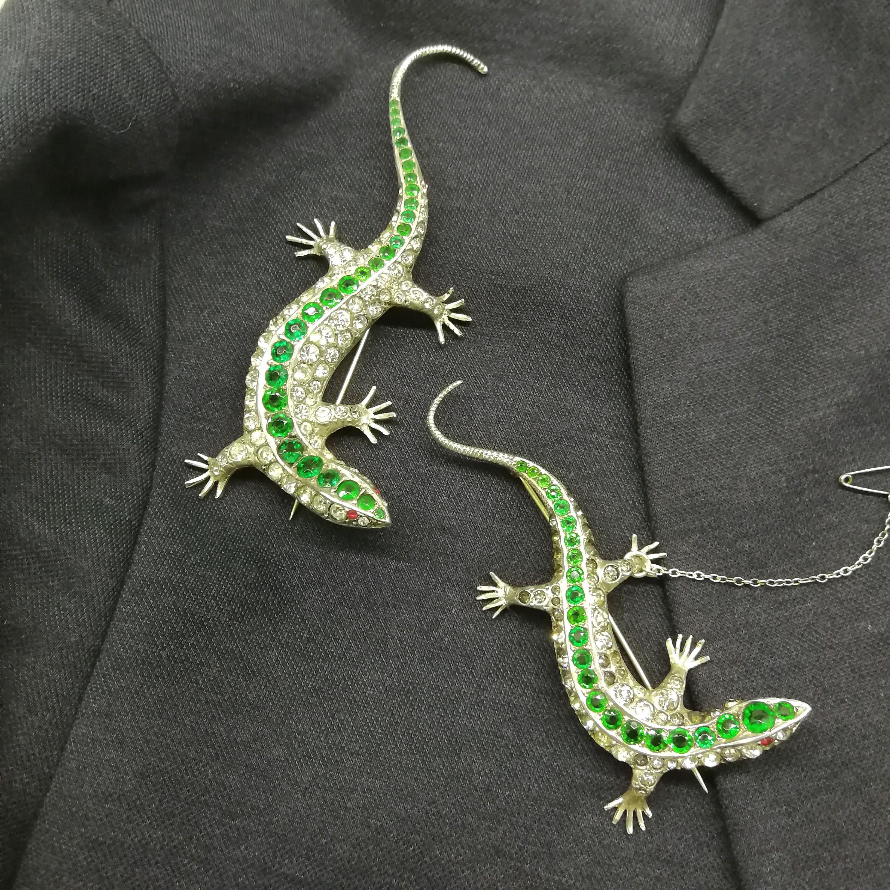 A large emerald and clear paste 'lizard' brooch, c 1900. For Sale 6
