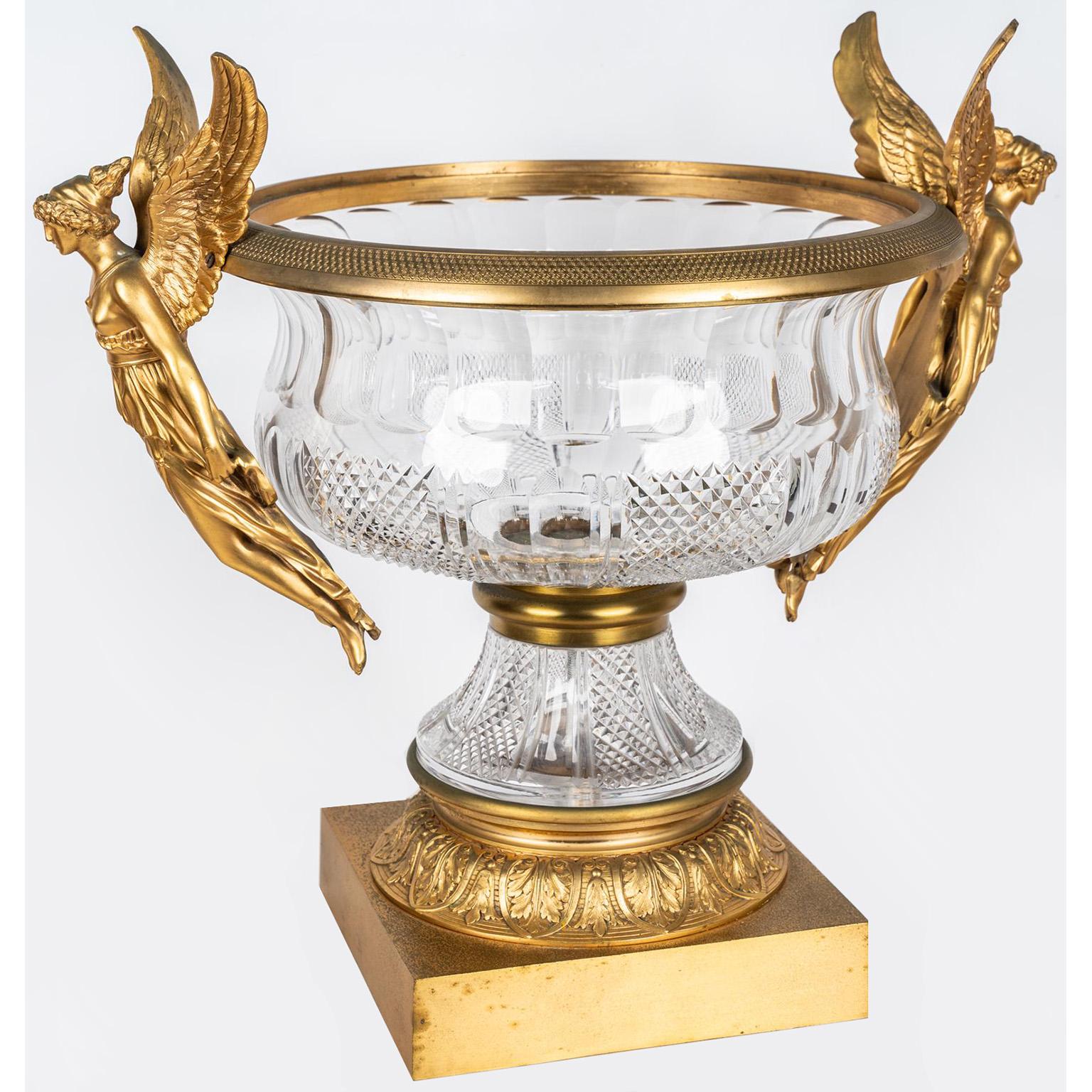 Großer Tafelaufsatz aus vergoldeter Bronze und geschliffenem Glas im Empire-Stil „Grande Coupe“ (Französisch) im Angebot