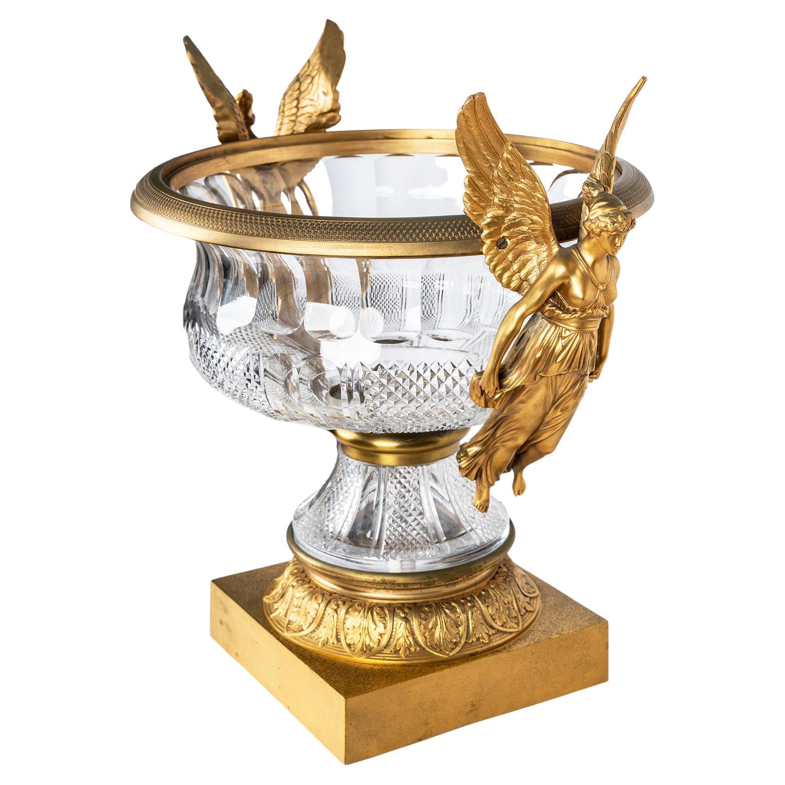 Grande urne centrale de style Empire en bronze doré et verre taillé « Grande Coupe »