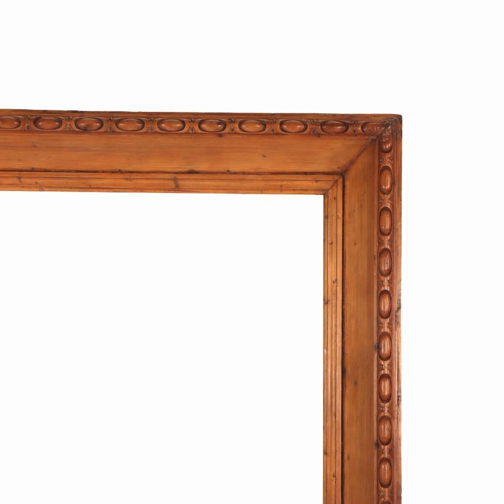 A large English carved pine frame, C. 1880 In Good Condition For Sale In Philadelphia, PA