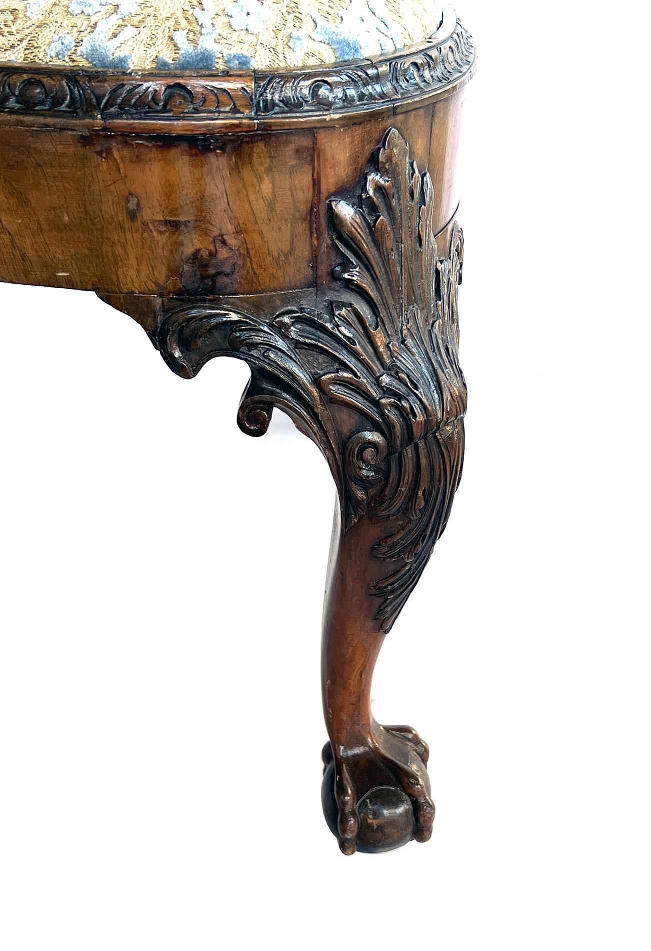 A Large English George II Walnut Bench with Carved Legs For Sale 1