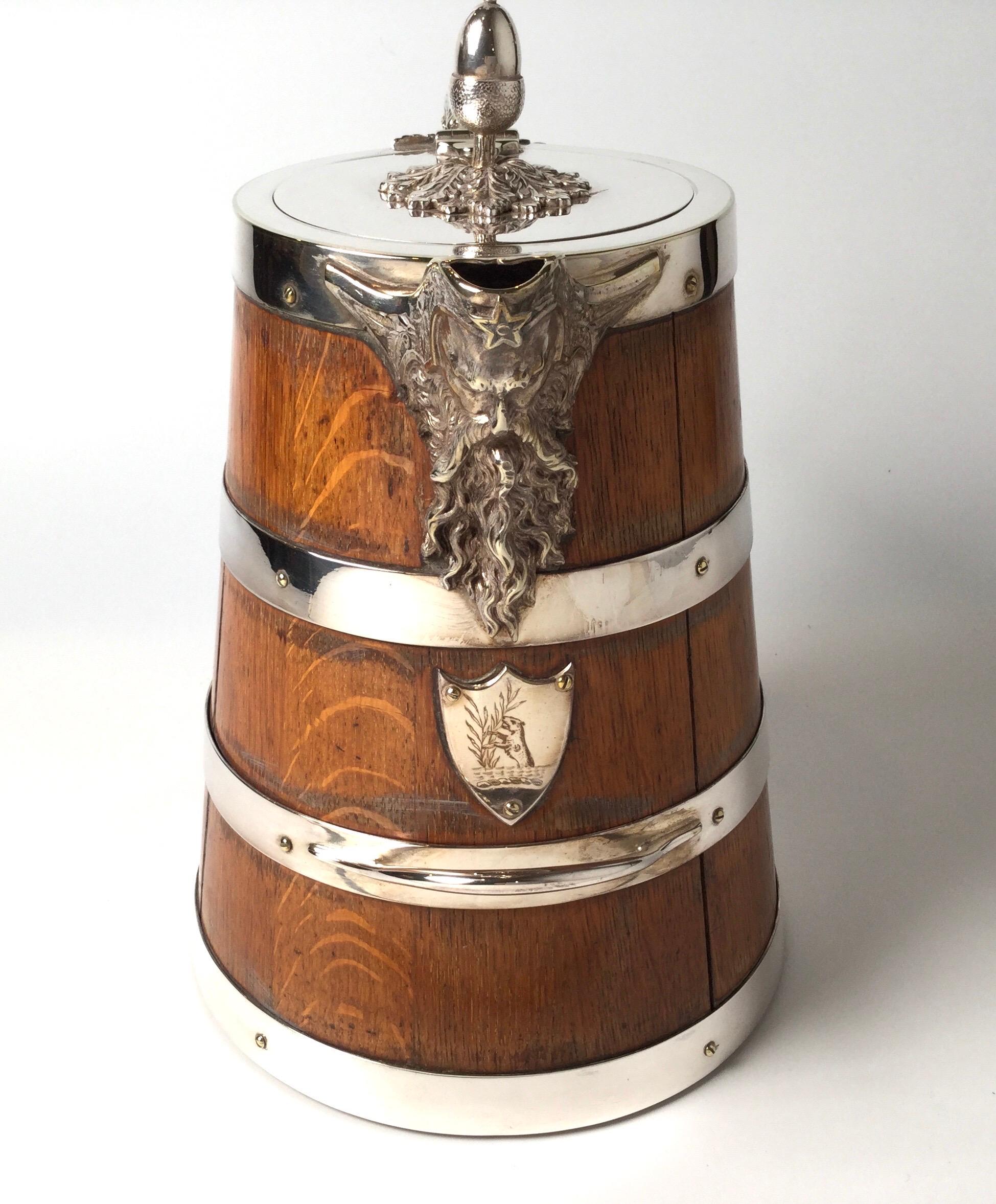 Großer Tankard-Krug aus englischer Eiche und versilbert, 1871-1907 (Spätes 19. Jahrhundert)
