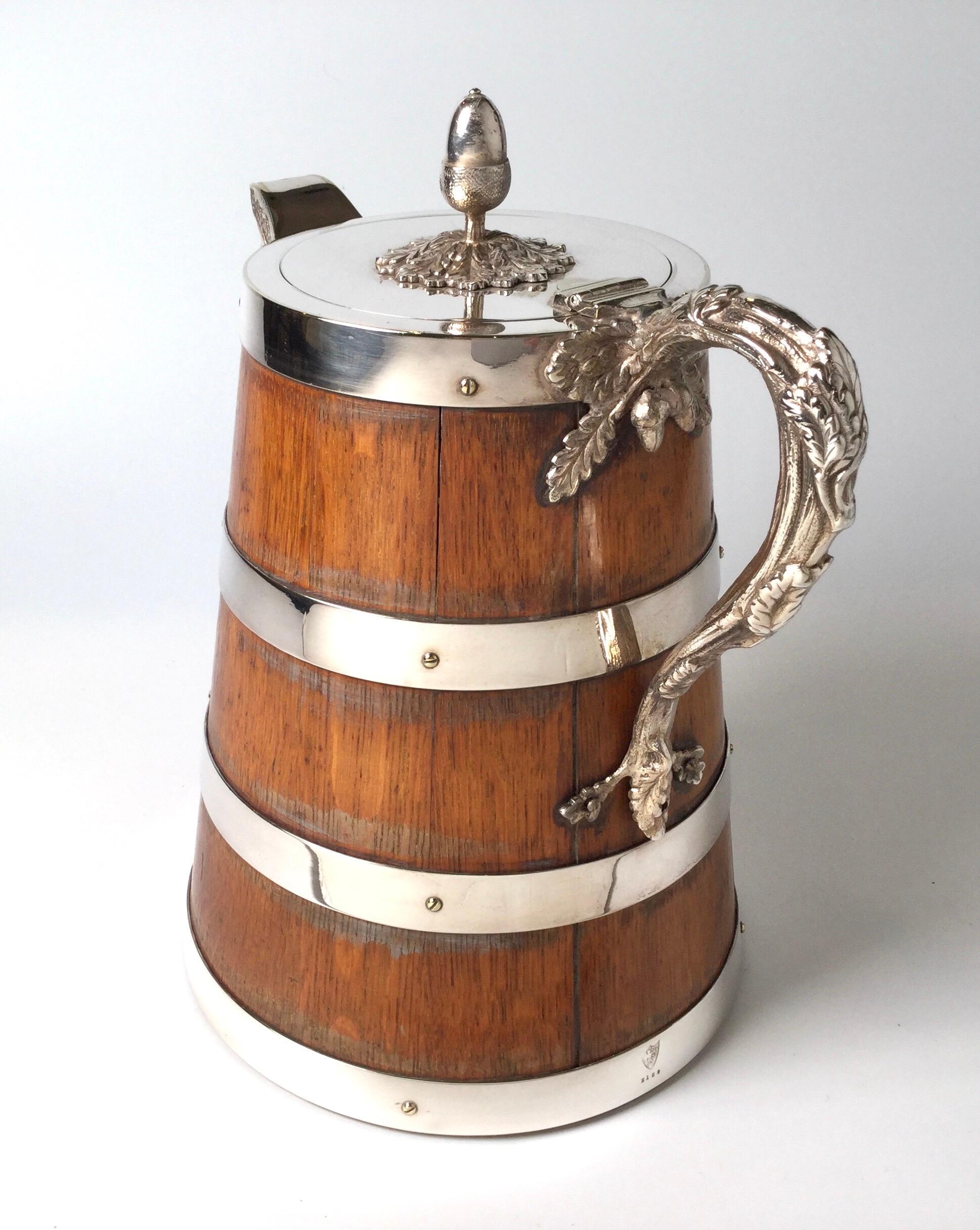Großer Tankard-Krug aus englischer Eiche und versilbert, 1871-1907 2
