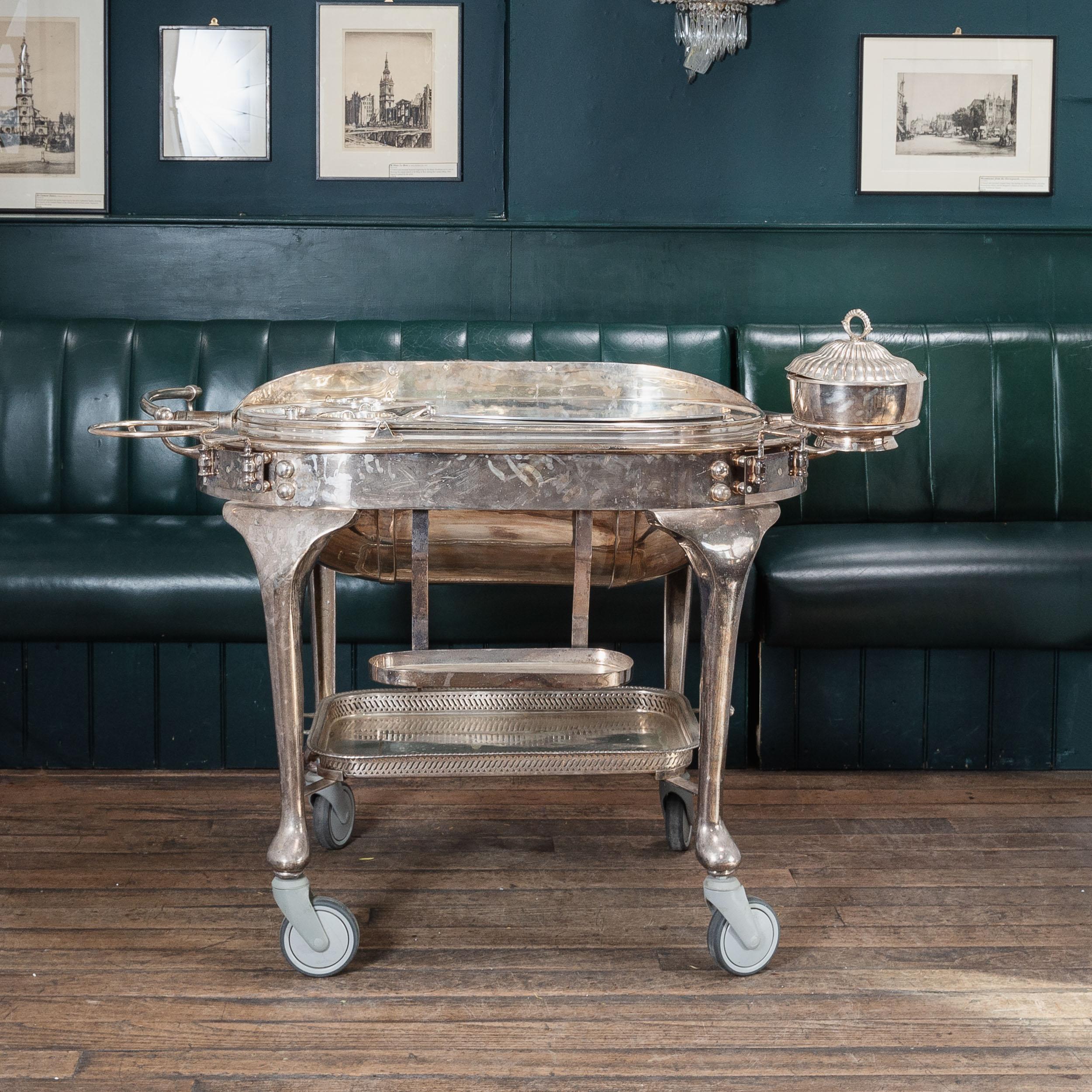 A Large English Silver Plated Beef Carving Trolley In Good Condition For Sale In London, GB