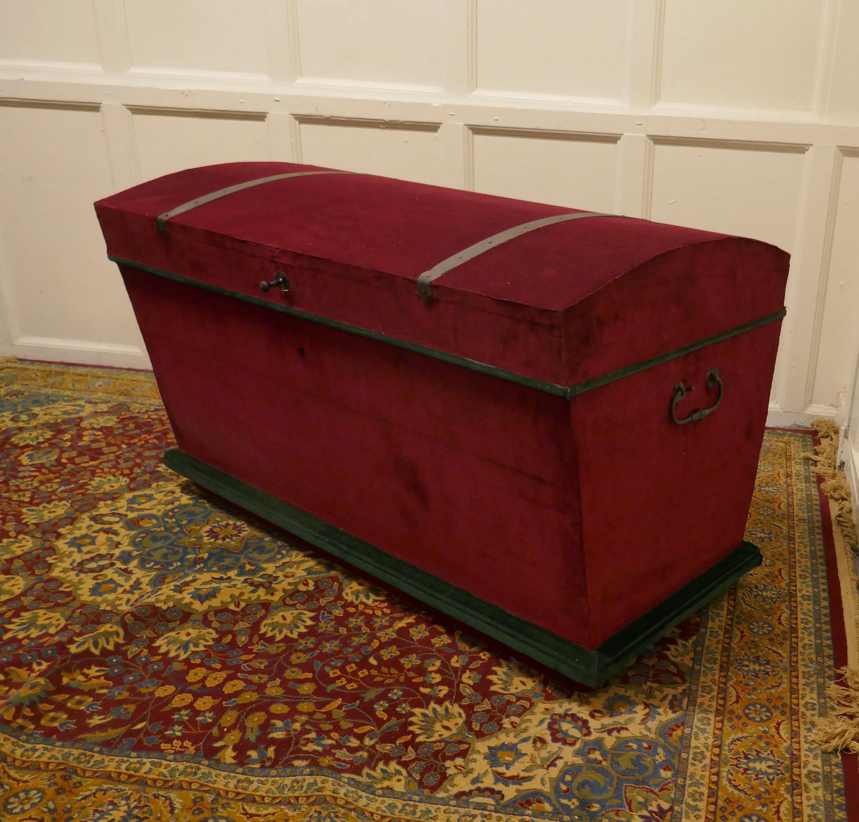 Large European Upholstered Pine Dome Top Chest In Good Condition In Chillerton, Isle of Wight