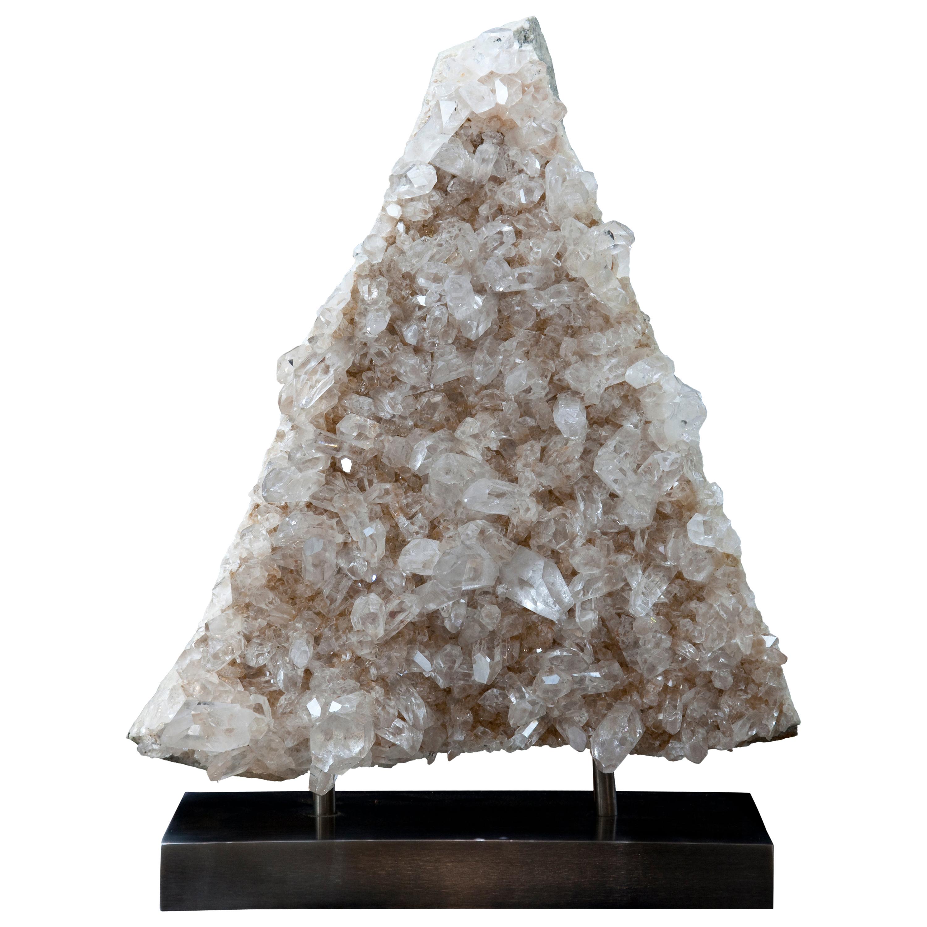 Une grande grappe exceptionnelle de cristal de quartz de qualité « A » du Arkansas