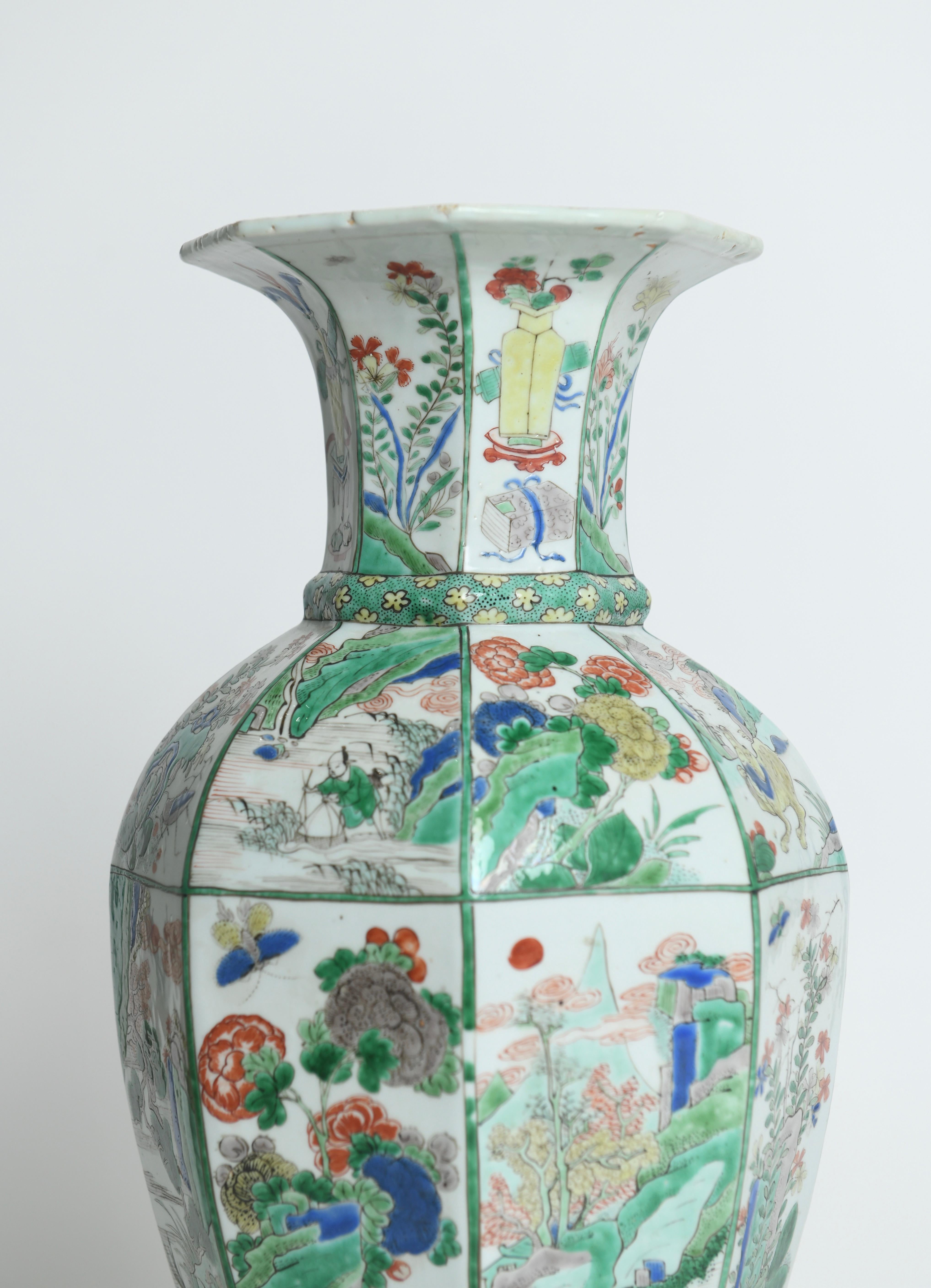 Chinese Export A LARGE FAMILLE VERTE OCTAGONAL BALUSTER VASE - China, KANGXI (1662-1722) For Sale