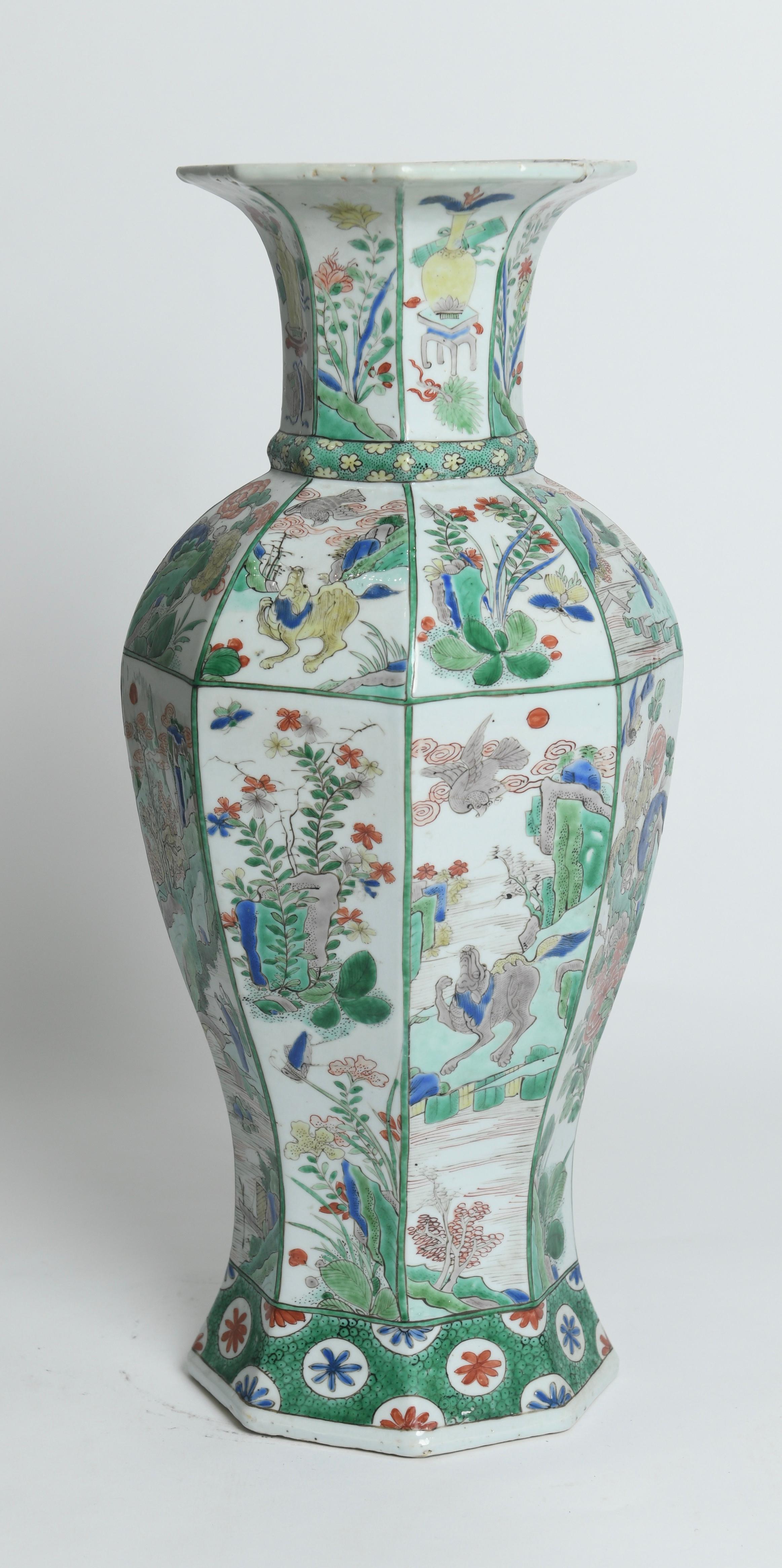 Enameled A LARGE FAMILLE VERTE OCTAGONAL BALUSTER VASE - China, KANGXI (1662-1722) For Sale