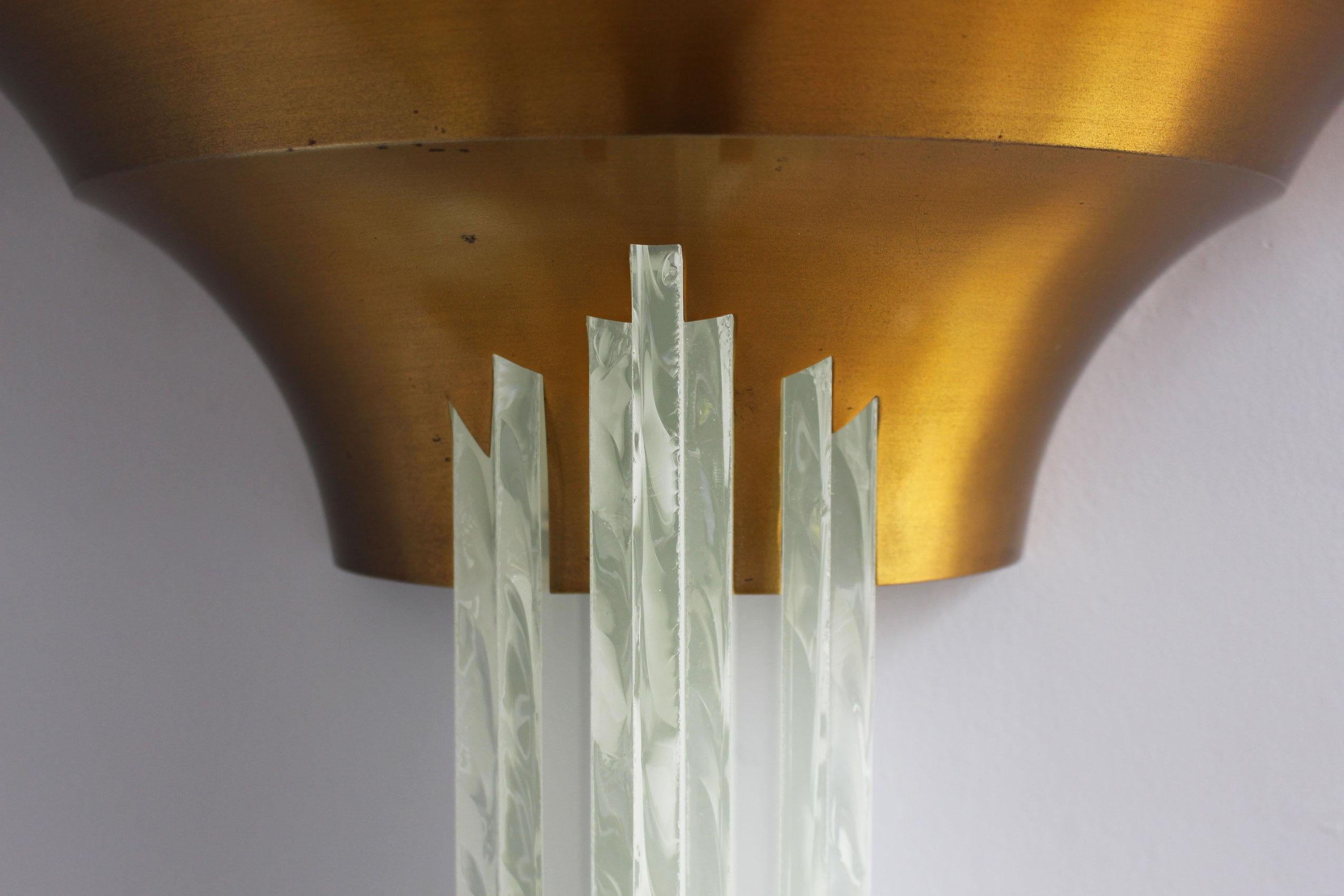 Large Fine French Art Deco Bronze Sconce with Cascading Glass Slabs by Perzel For Sale 5