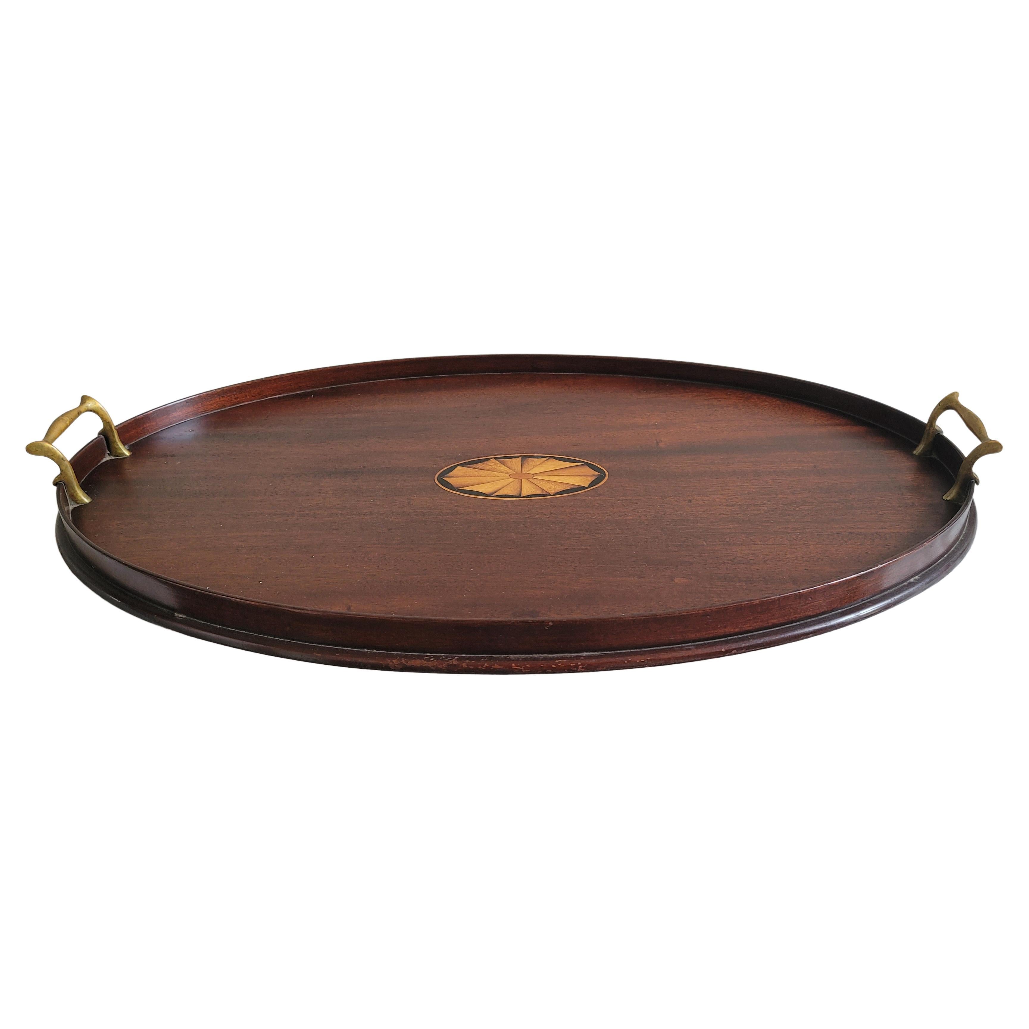 Großes, fein eingelegtes ovales Butler-Tablett aus viktorianischem Mahagoni von George III. mit Intarsien im Angebot