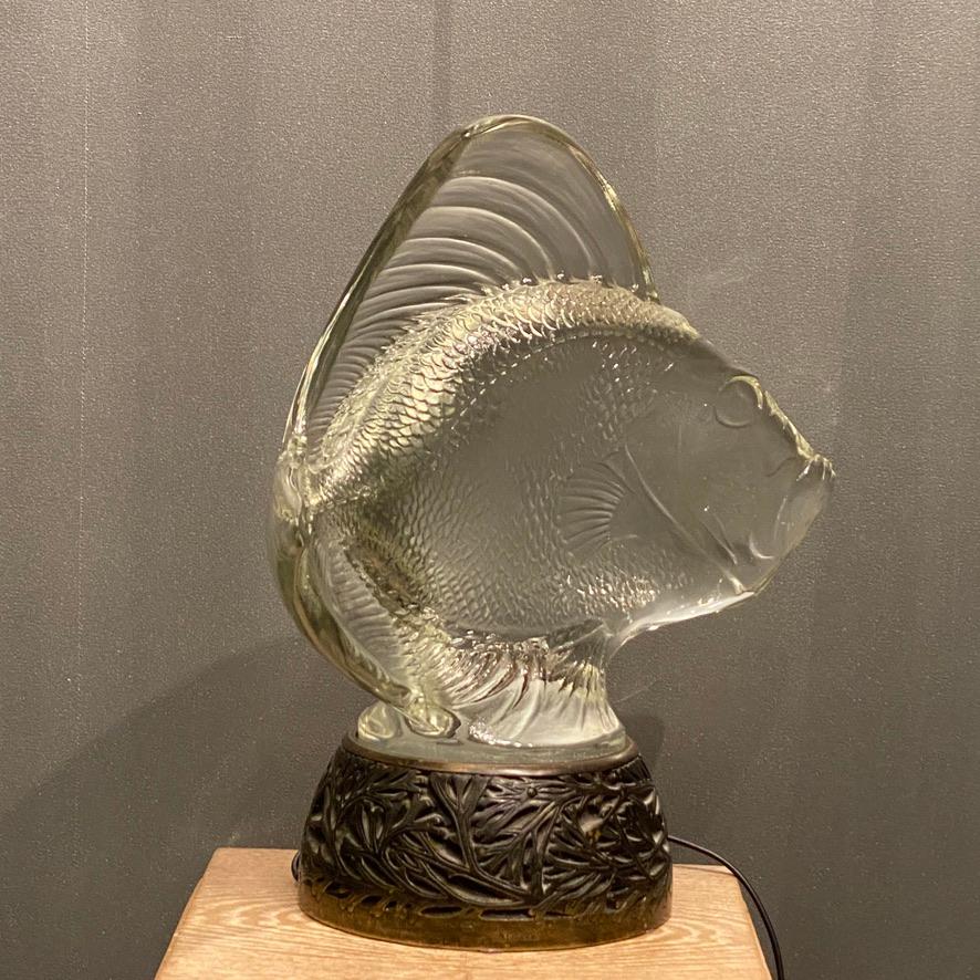 A good gros poisson vagues with its genuine bronze socle signed in block letters R.Lalique.
The big fish safe sculpture is a decorative item by R.Lalique .
This example is in glass and belongs to the first editions of this model/
It is in excellent
