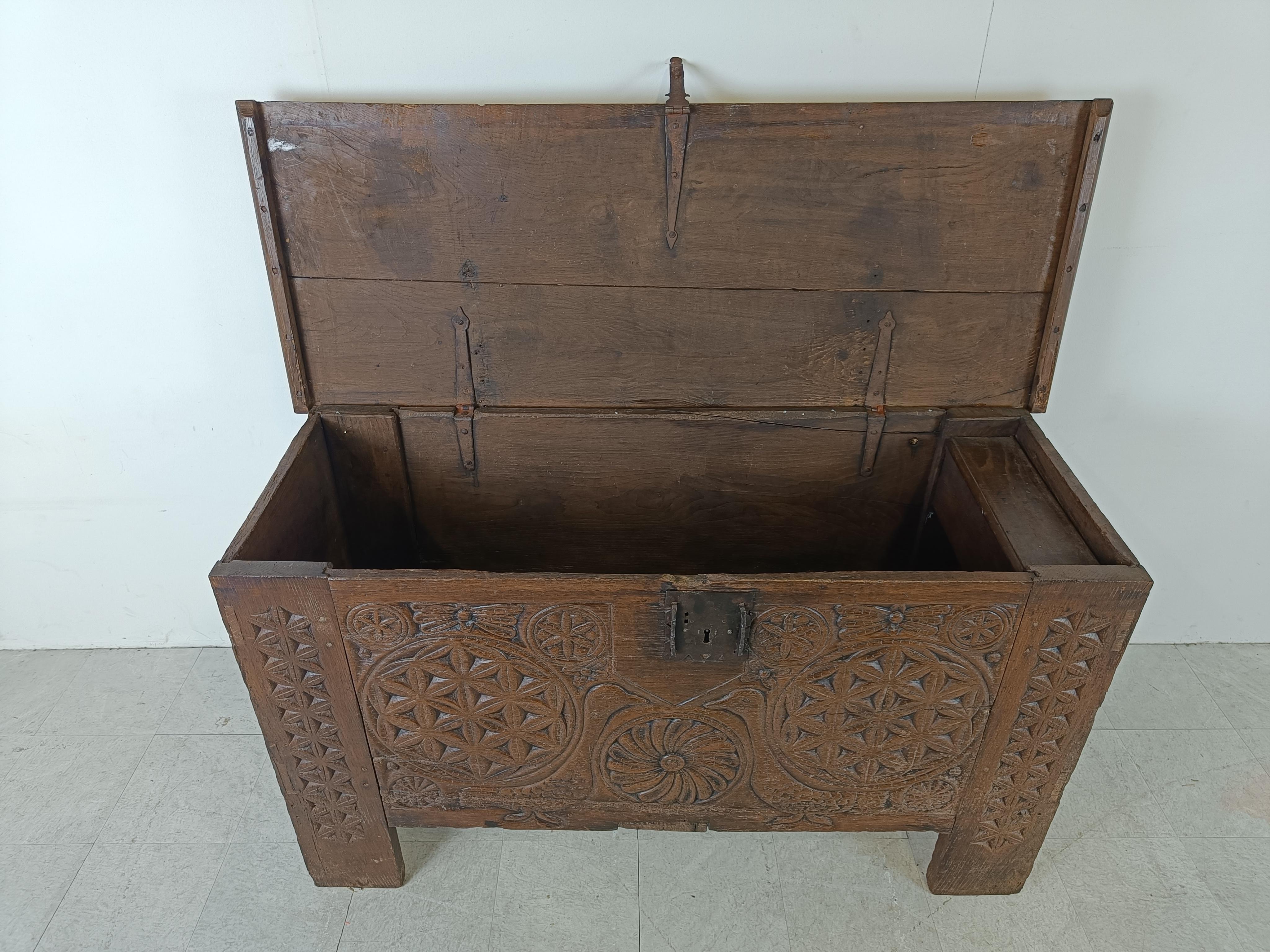 A large flemish 18th century oak chest For Sale 2