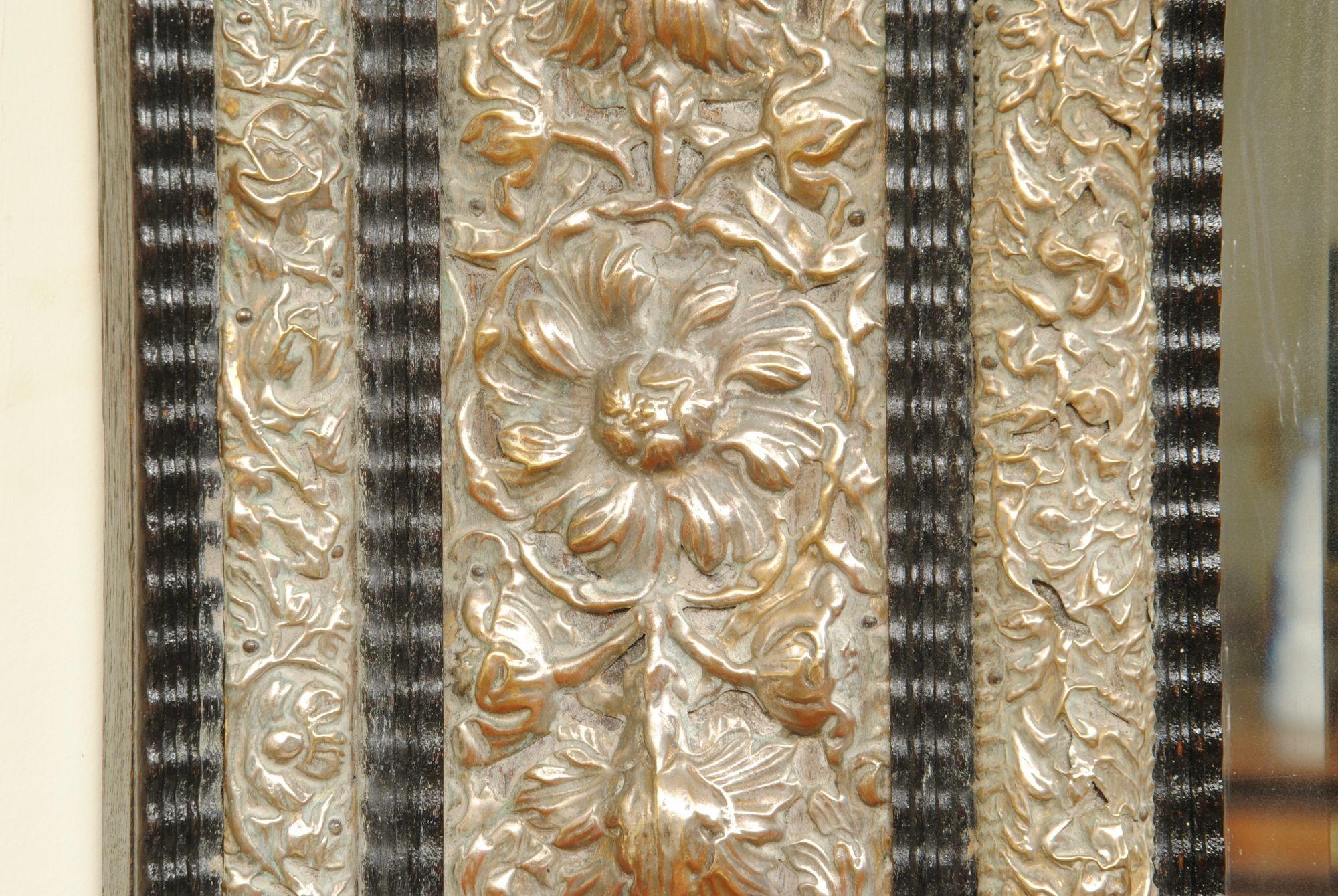 Großer flämischer ebonisierter Ripple-Kissenspiegel mit versilberter Dekoration im Zustand „Gut“ im Angebot in Lincolnshire, GB