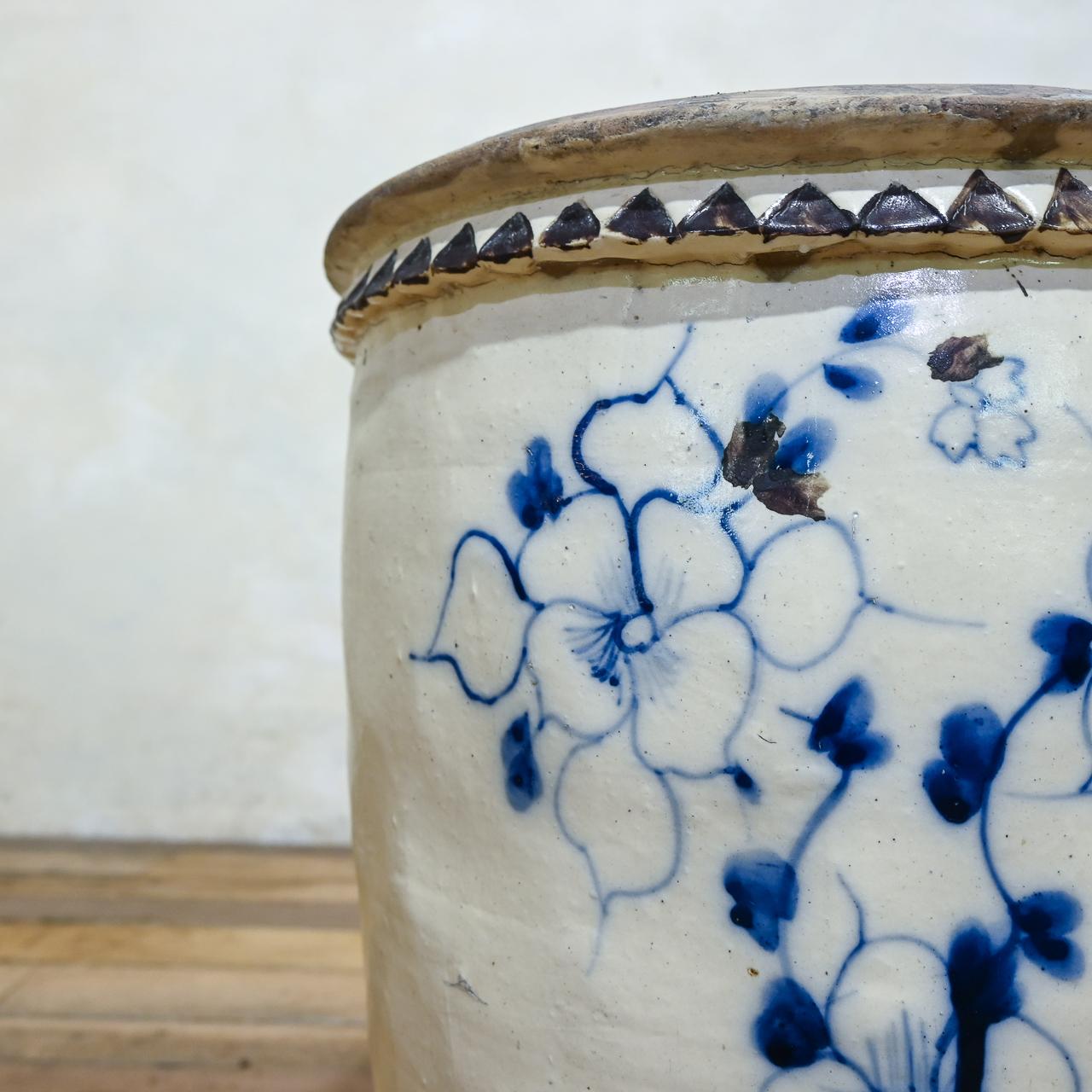 Großes eiförmiges Pflanzgefäß aus Keramik aus der Cizhou Wear Ming-Dynastie - Gefäß  (19. Jahrhundert) im Angebot