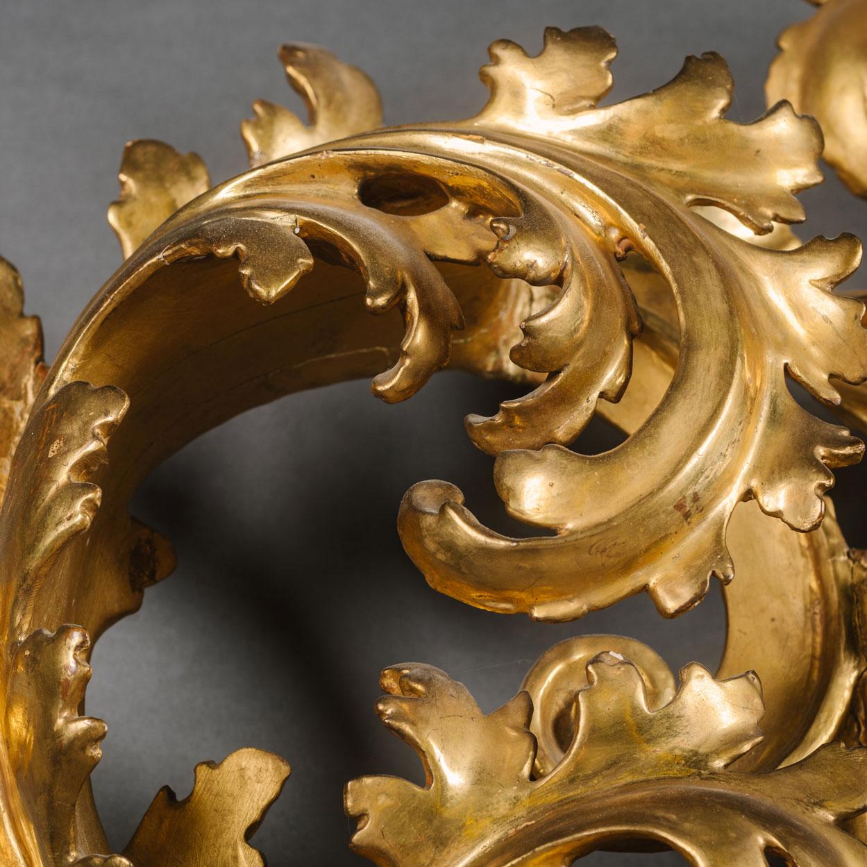 Néo-baroque Grand miroir florentin en bois doré de style néo-baroque en vente