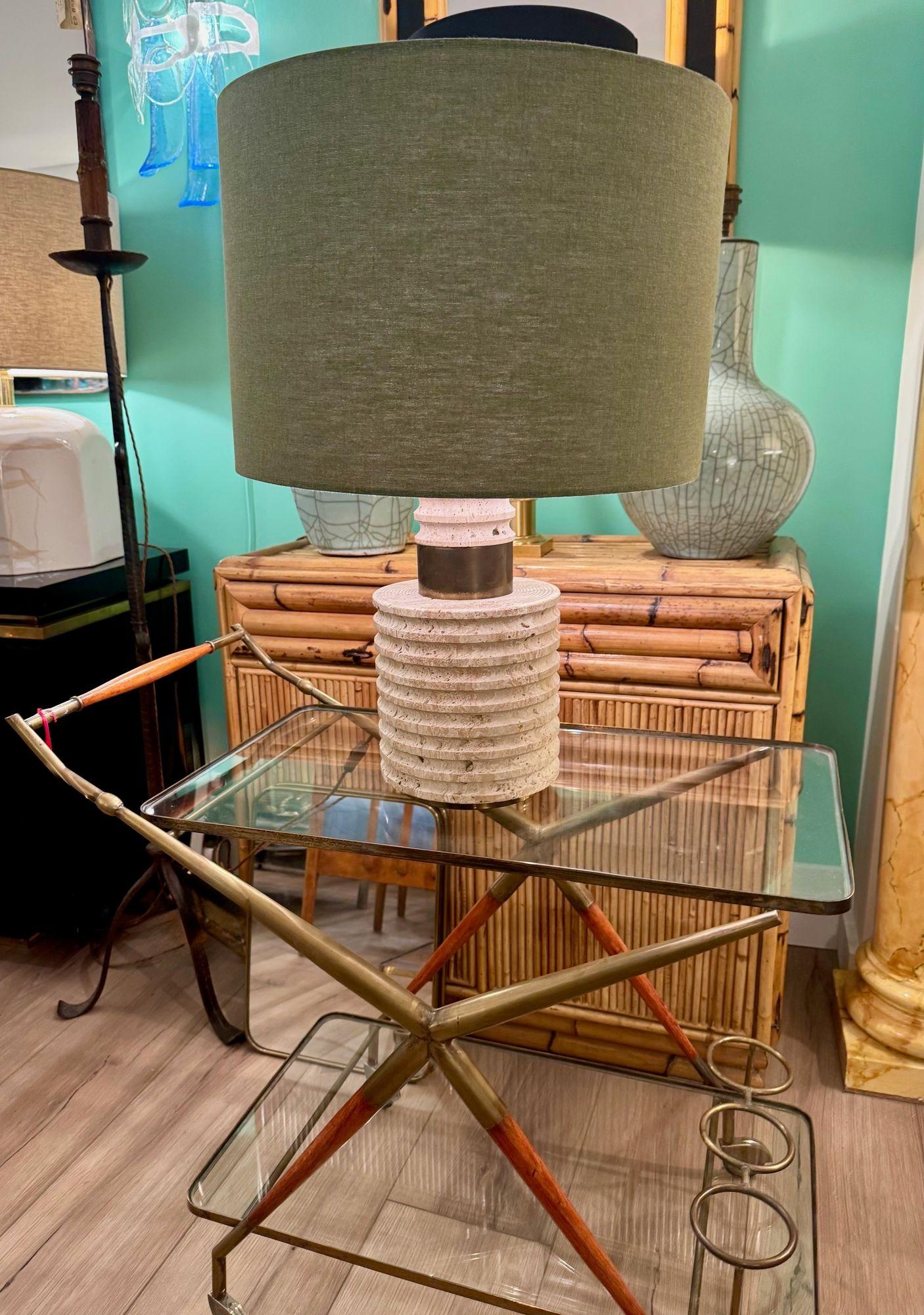 A large ribbed Italian 1970s travertine lamp by Fratelli Manneli, mounted on a brass base with brass detailed neck. Rewired with new brass fittings , antique cord flex and PAT tested. Shade not included, dimensions without shade 40cm high x 20cm