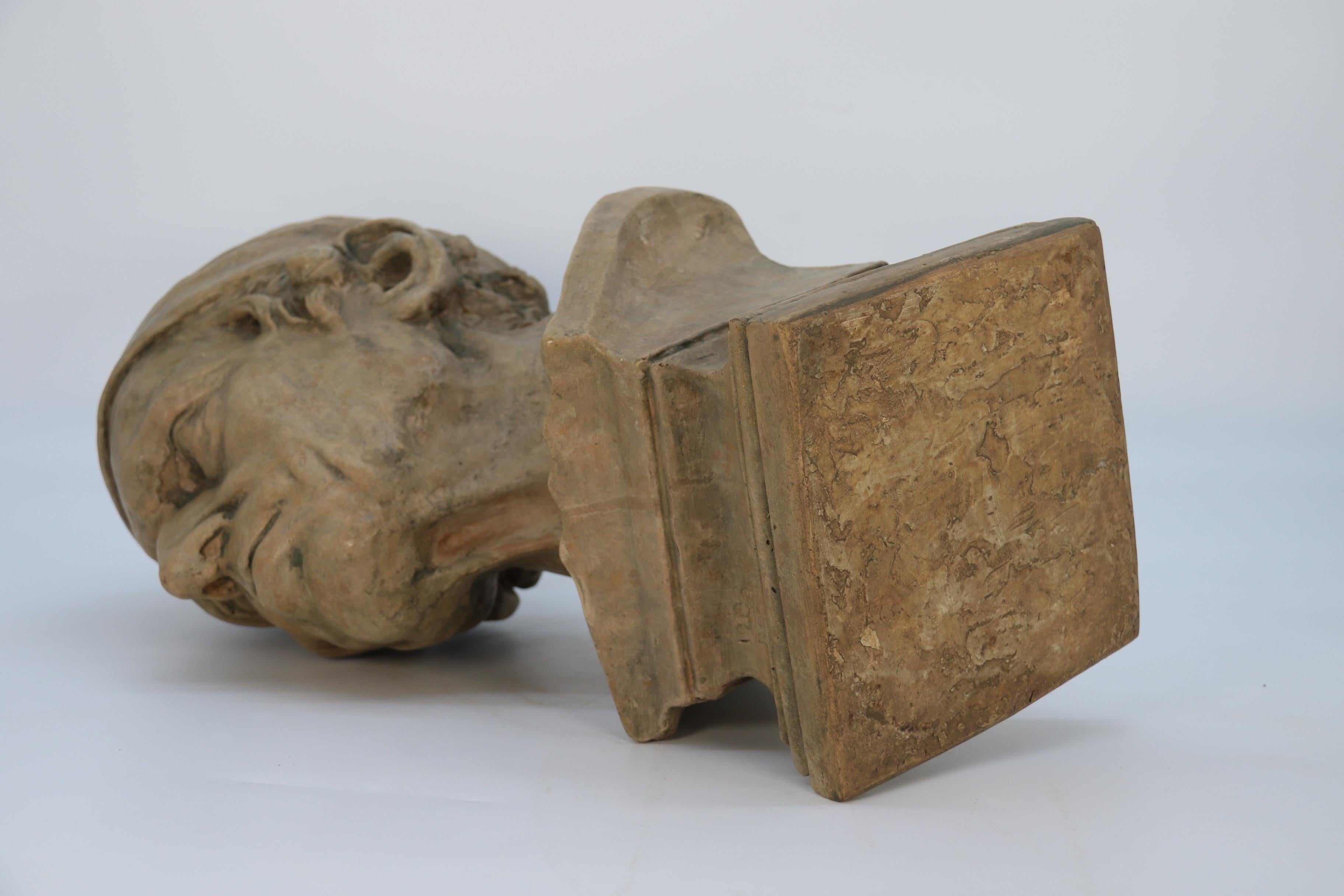 Grande busto in gesso simulato in pietra del XIX secolo di un uomo medievale C1860 in vendita 6