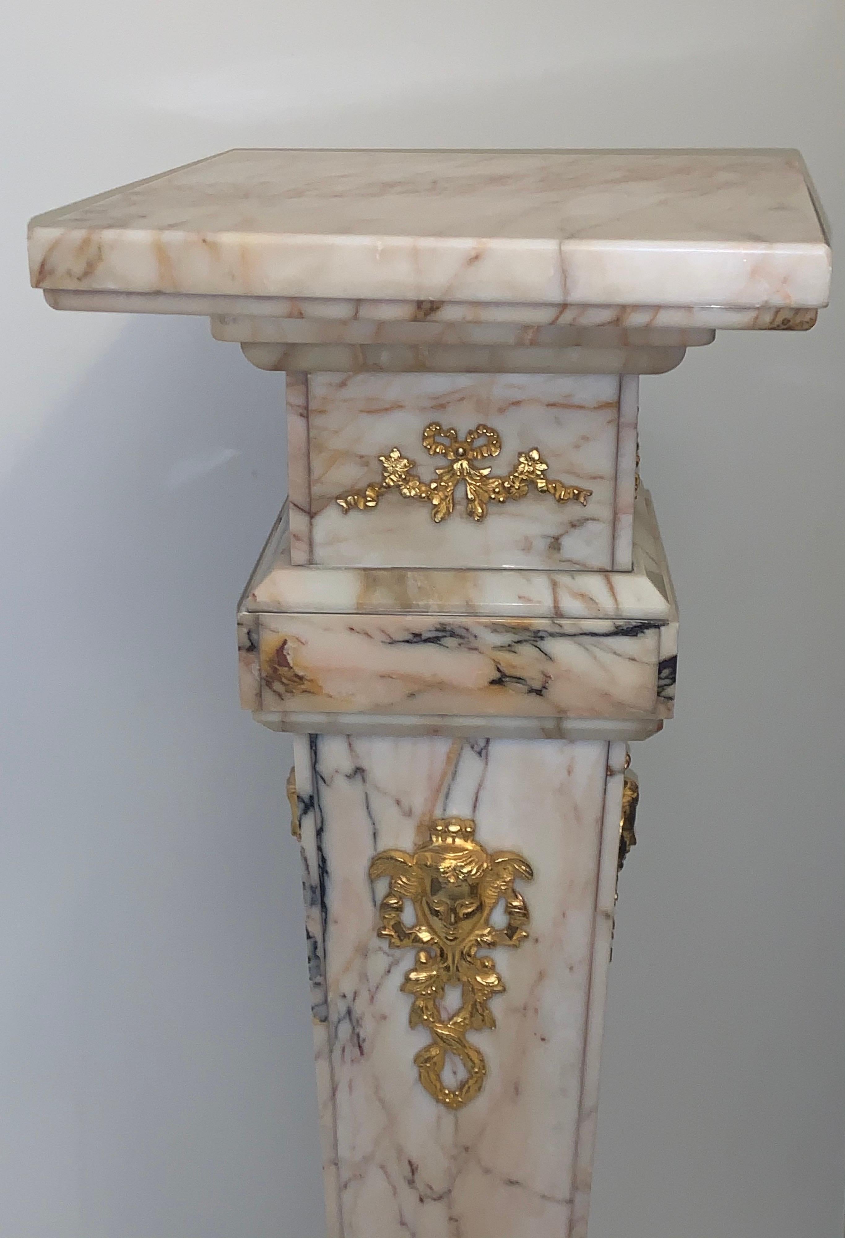 Grand piédestal / support rotatif en marbre français ancien monté sur bronze doré en vente 2