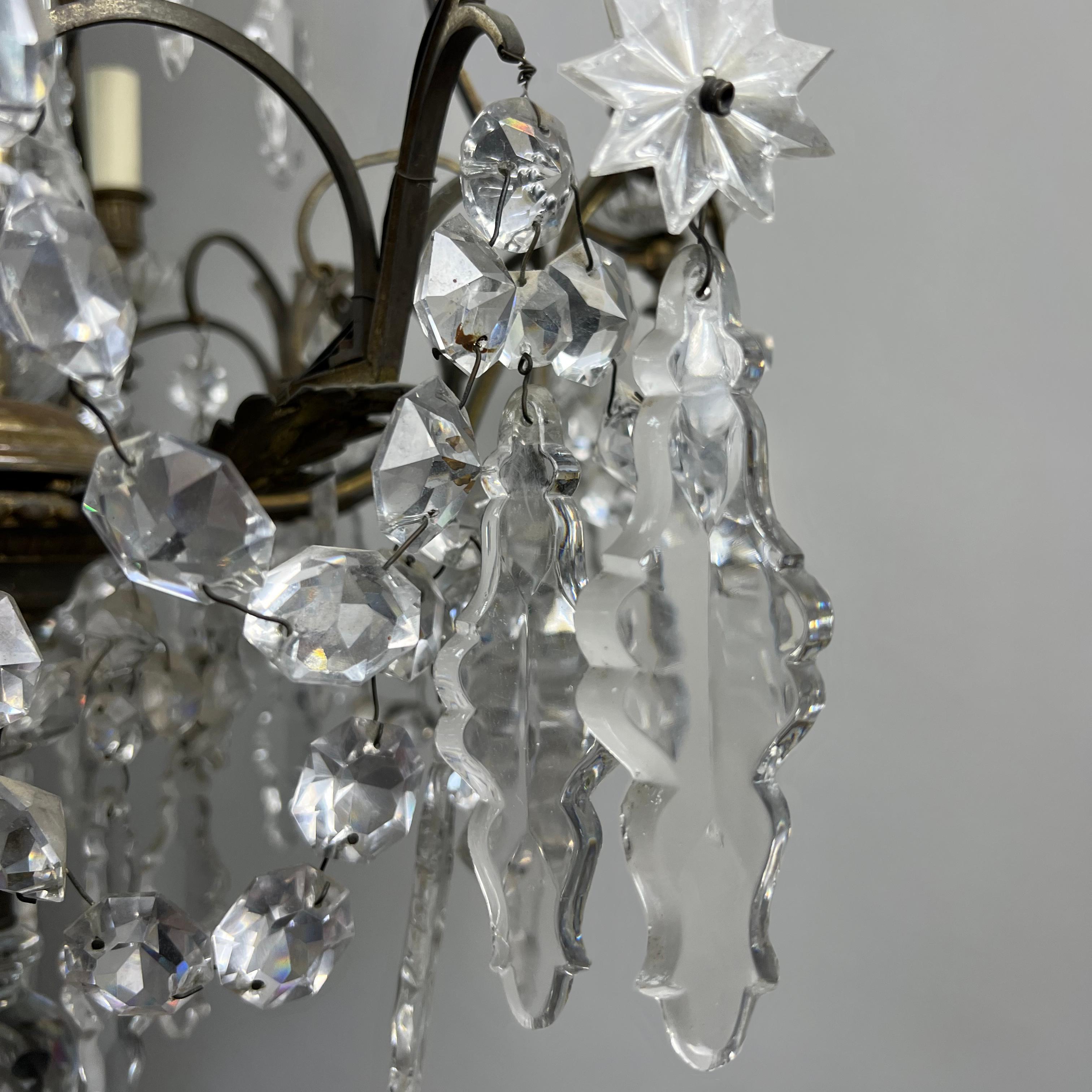 XX secolo Un grande lampadario francese con cornice in bronzo in stile Baccarat in vendita