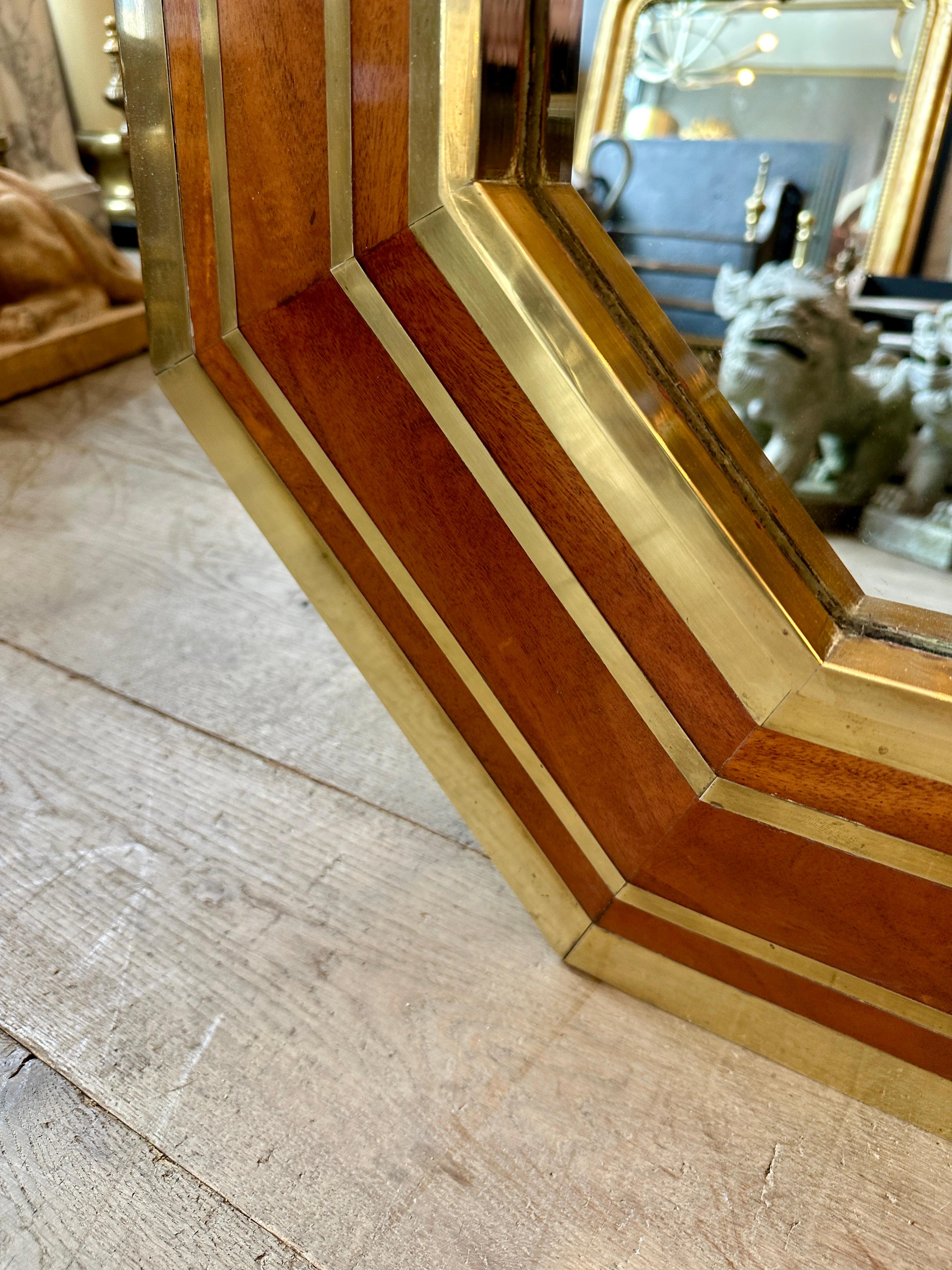 Grand miroir en laiton et loupe d'orme de Jean Claude Mahey Bon état - En vente à London, GB