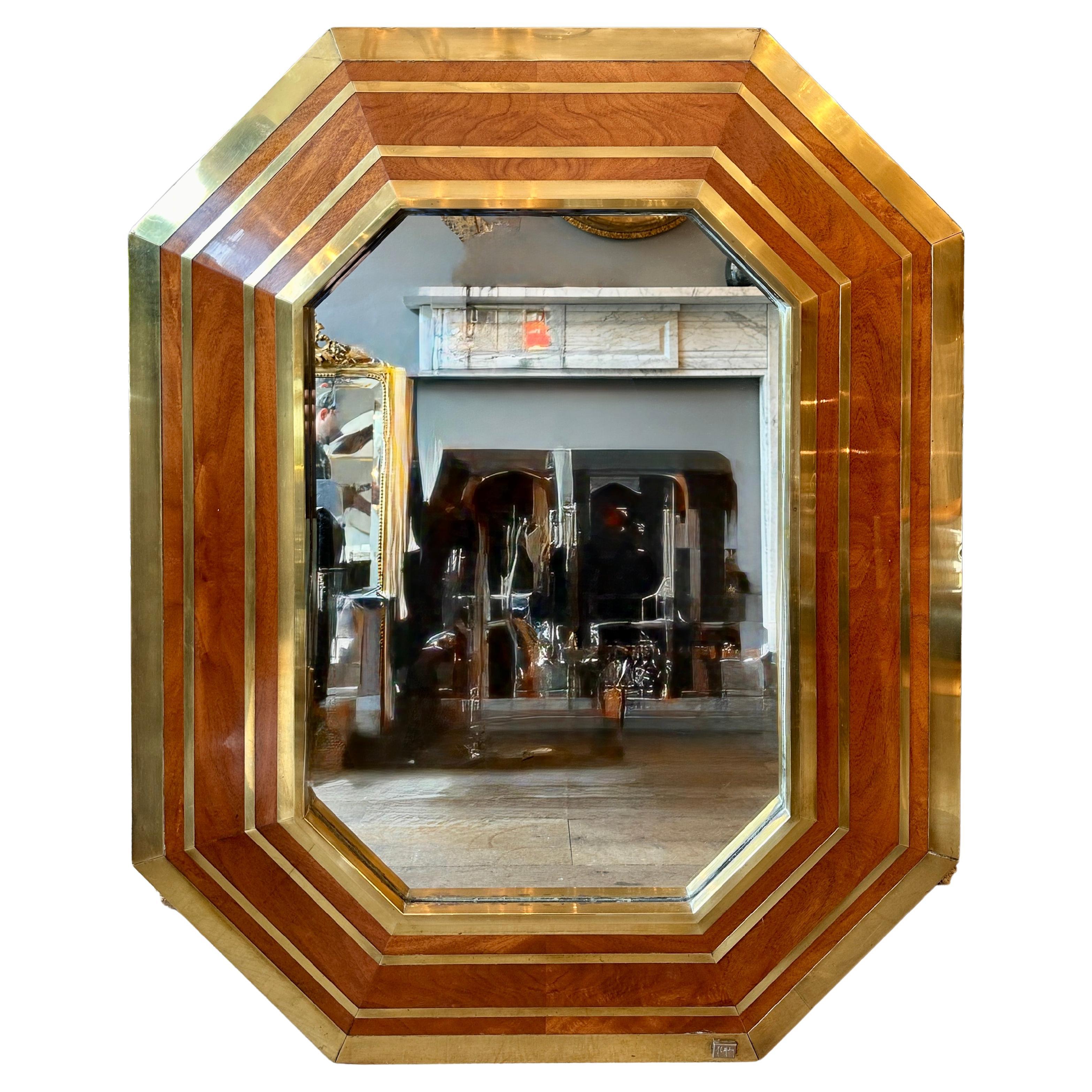 Grand miroir en laiton et loupe d'orme de Jean Claude Mahey en vente