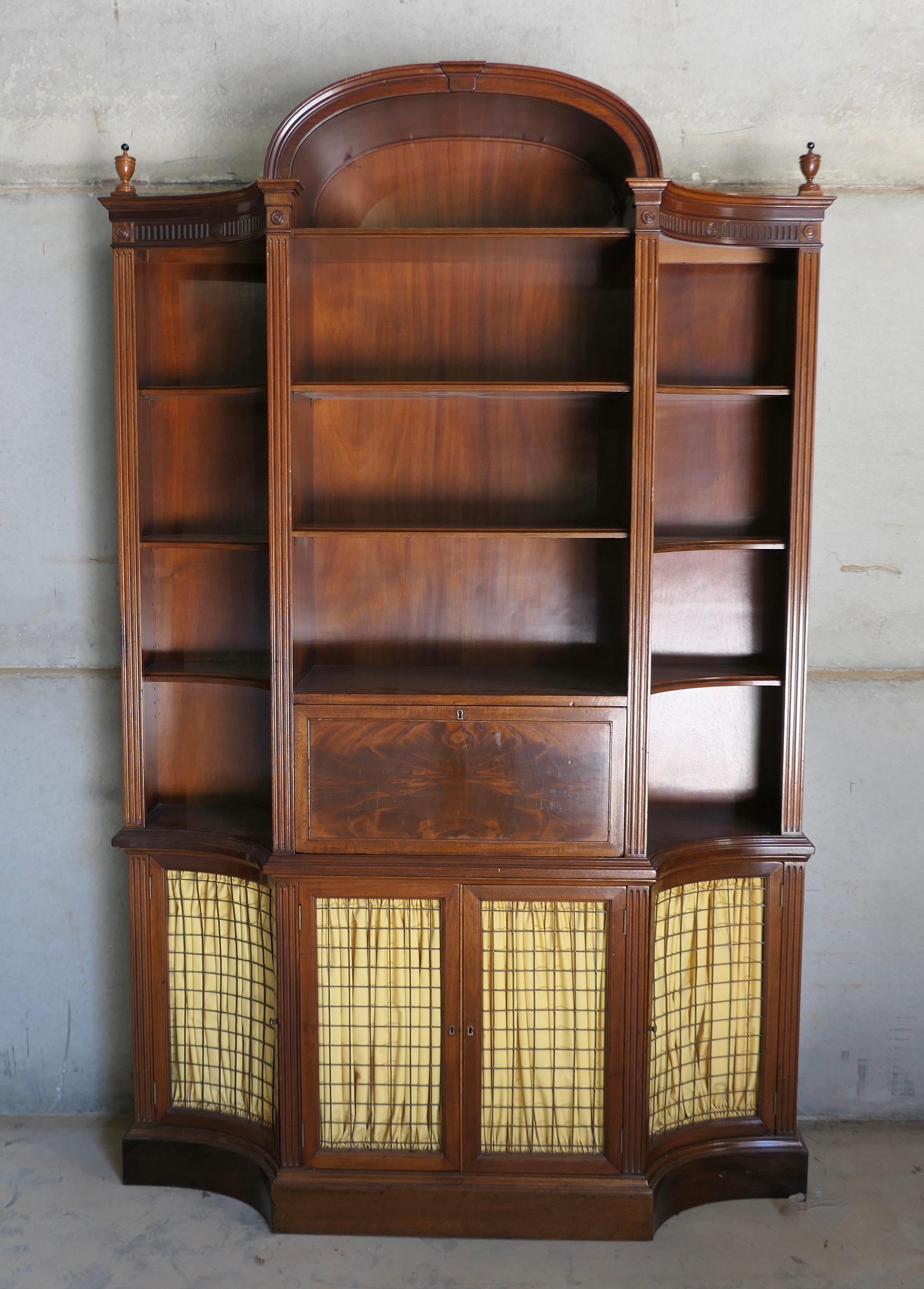 Una grande libreria francese con ante a ribalta    Un pezzo dall'aspetto eccellente In condizioni buone in vendita a Godshill, Isle of Wight