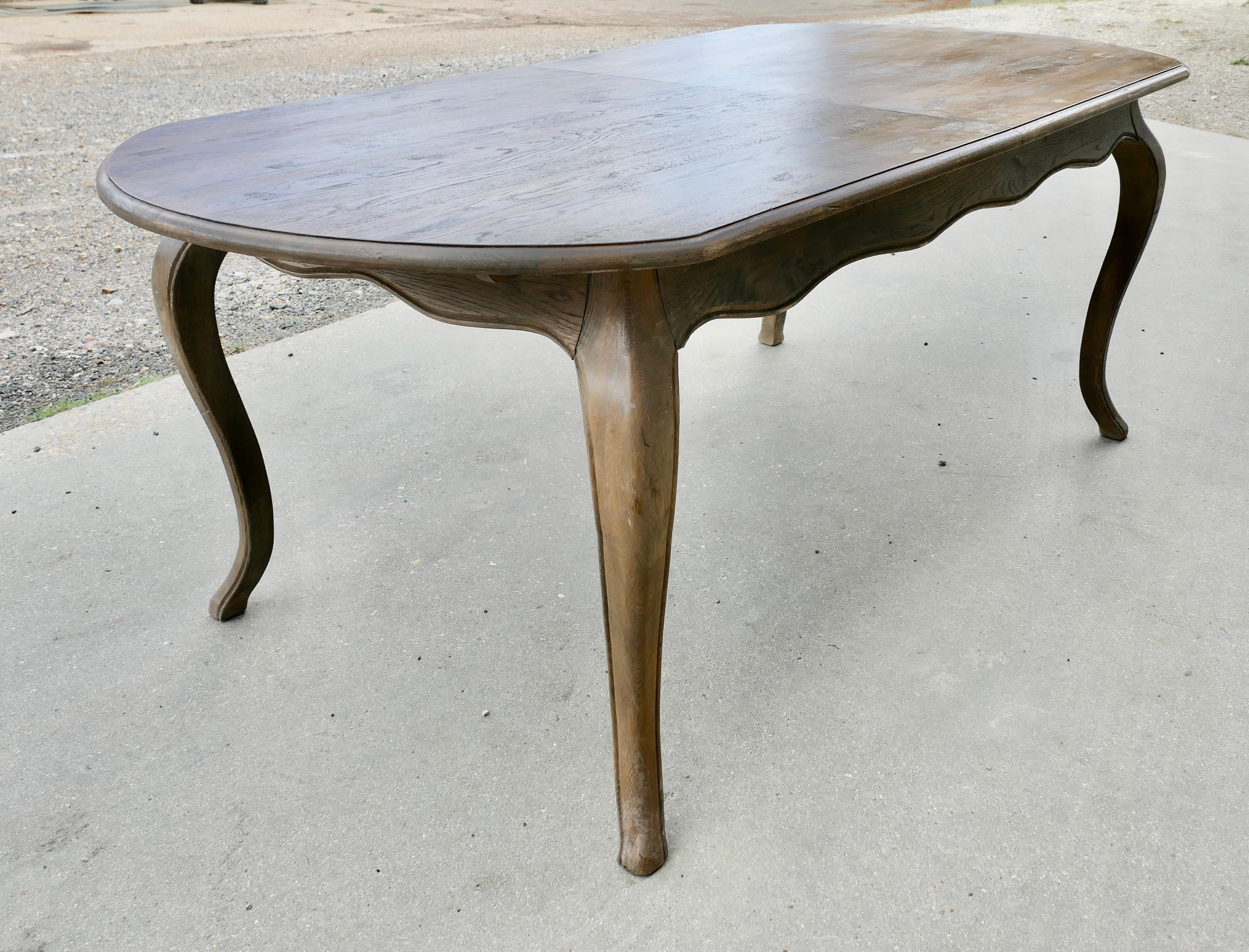 Orme Grande table à manger à rallonge en orme français en vente